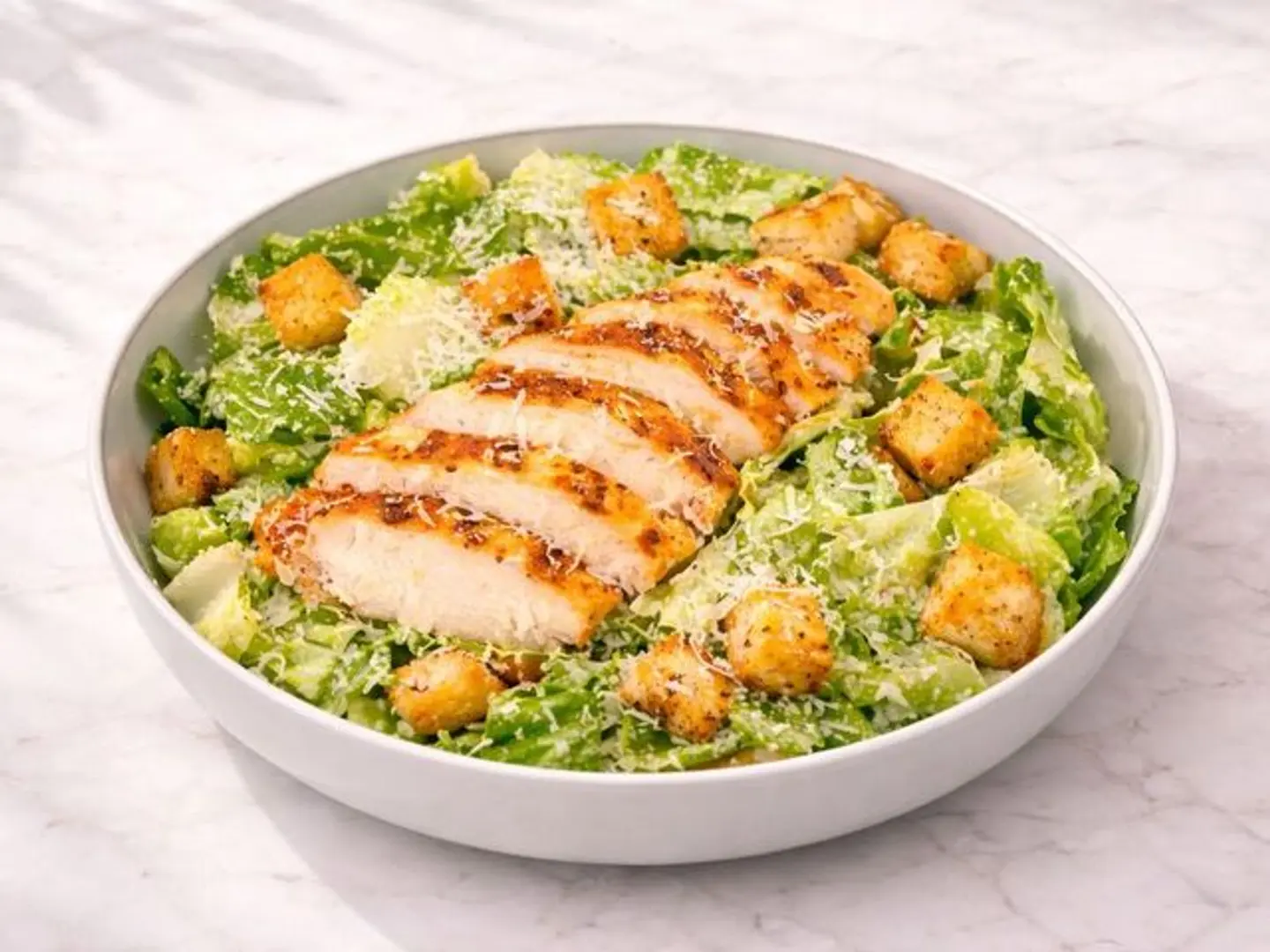 سلطة سيزر دجاج مشوي