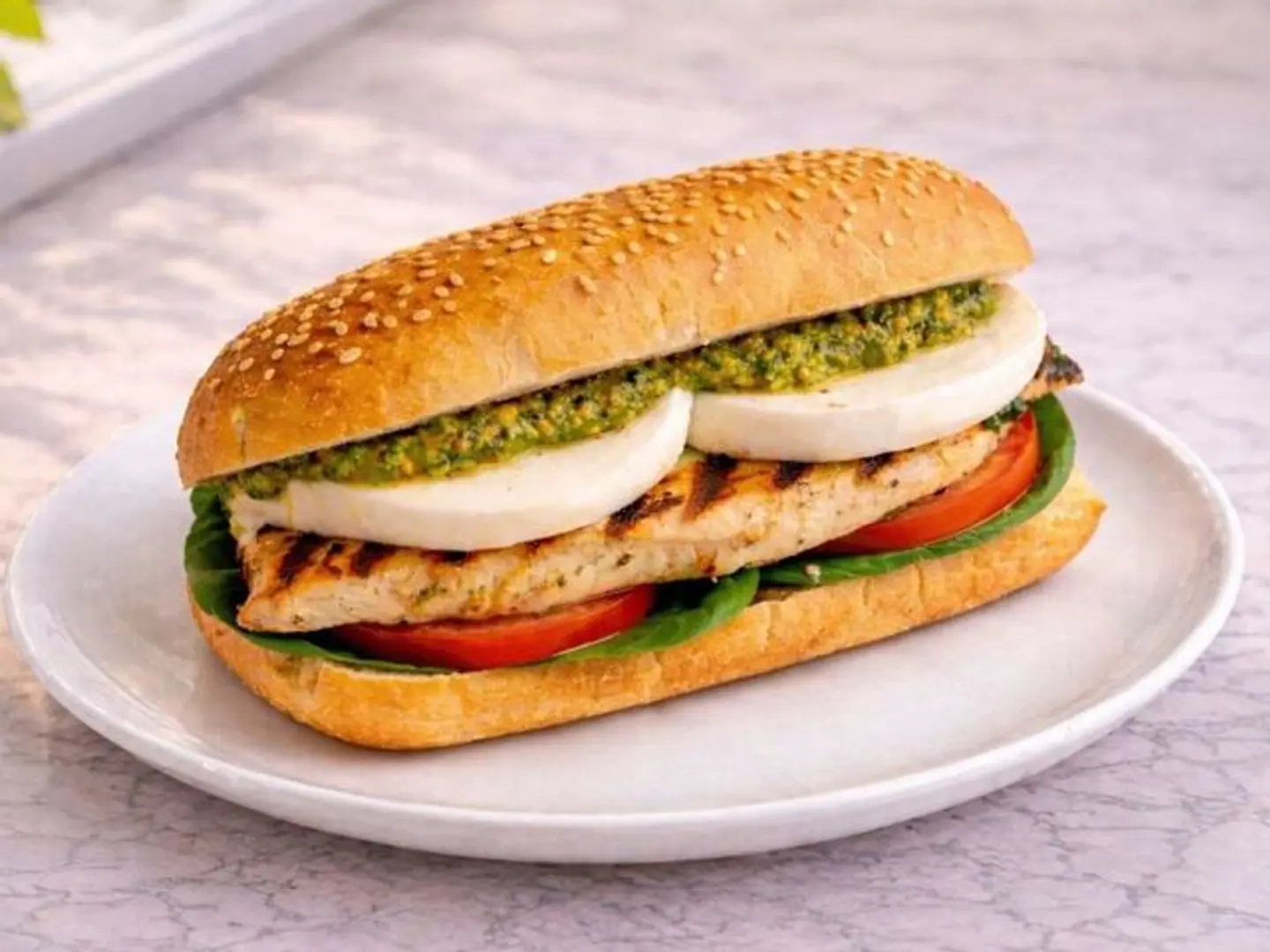 ساندوتش بوراتا بالدجاج ١٠٠ جم