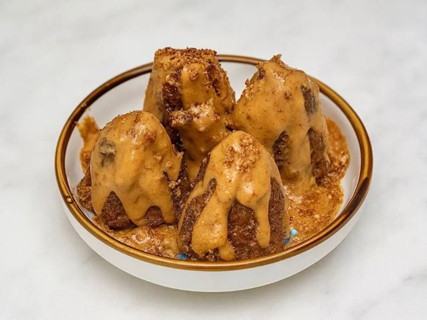 ٤ قطع تمر محشي