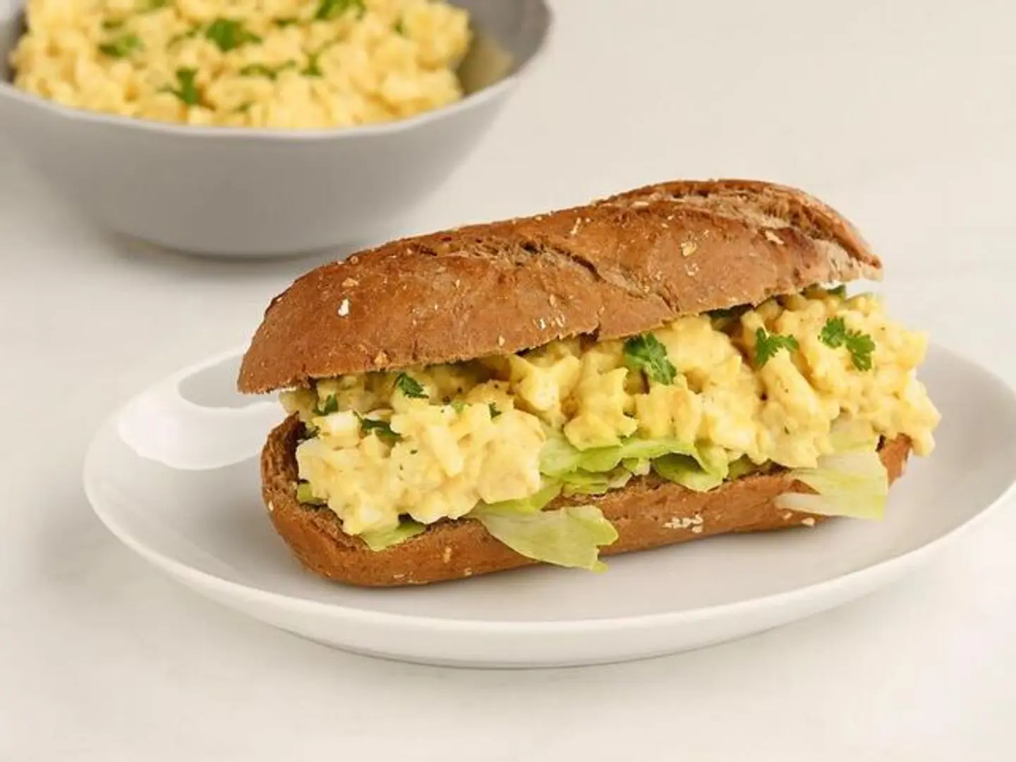 ساندوتش بيض مسلوق