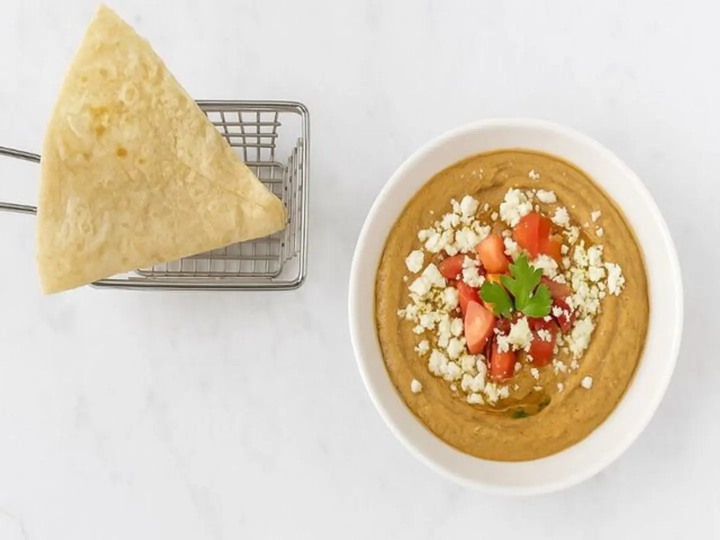 فول مع جبنة الماعز مع الخبز ١٢٠ جم