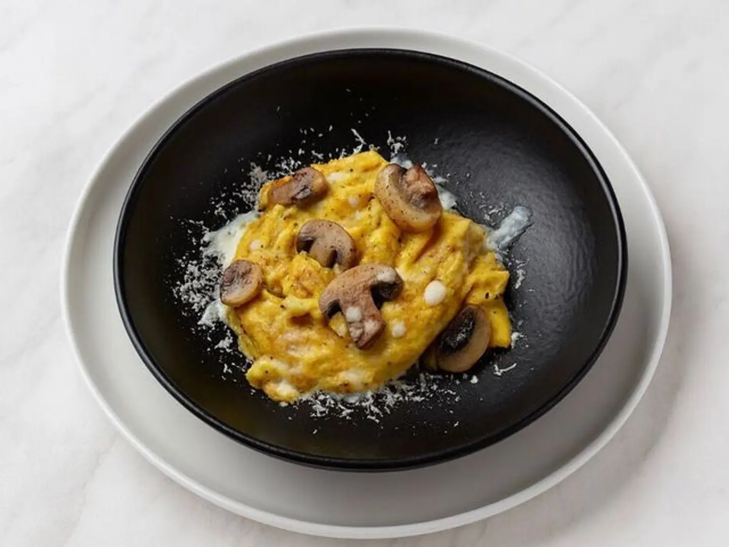 بيض بالمشروم والترافل