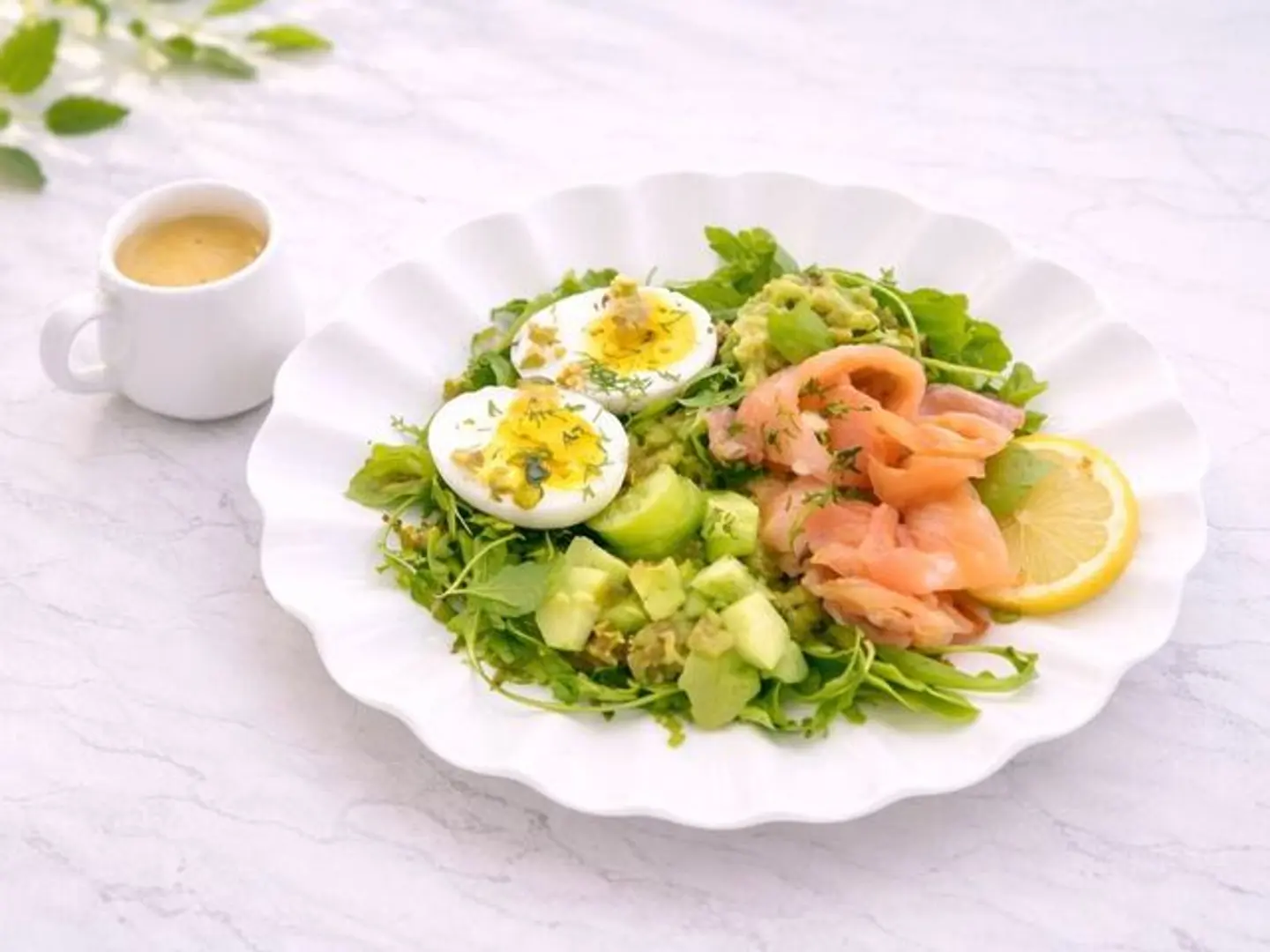 سلطة السالمون المدخن ١٠٠ جم