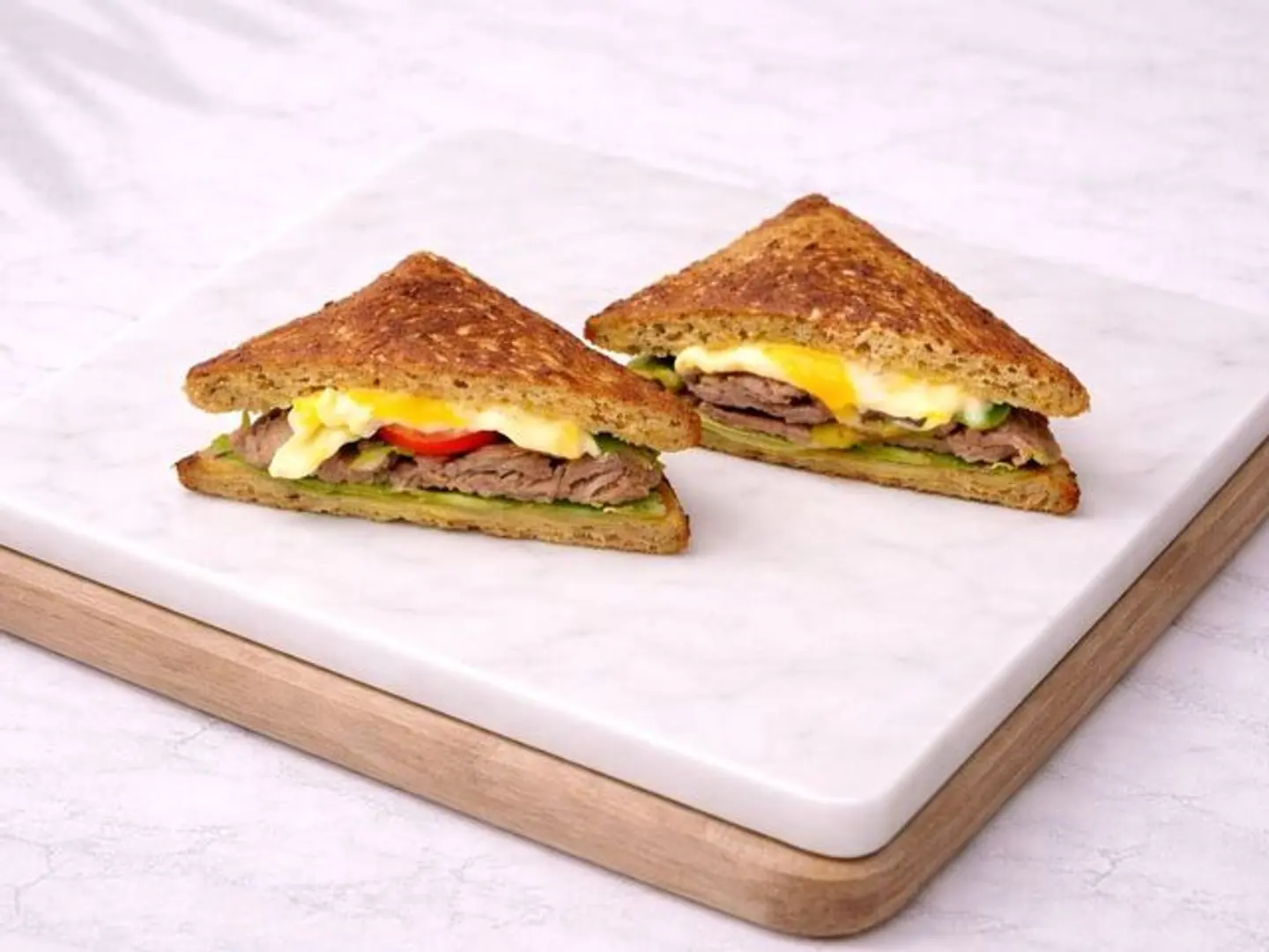 كلوب ساندوتش روست بيف ١٠٠ جم