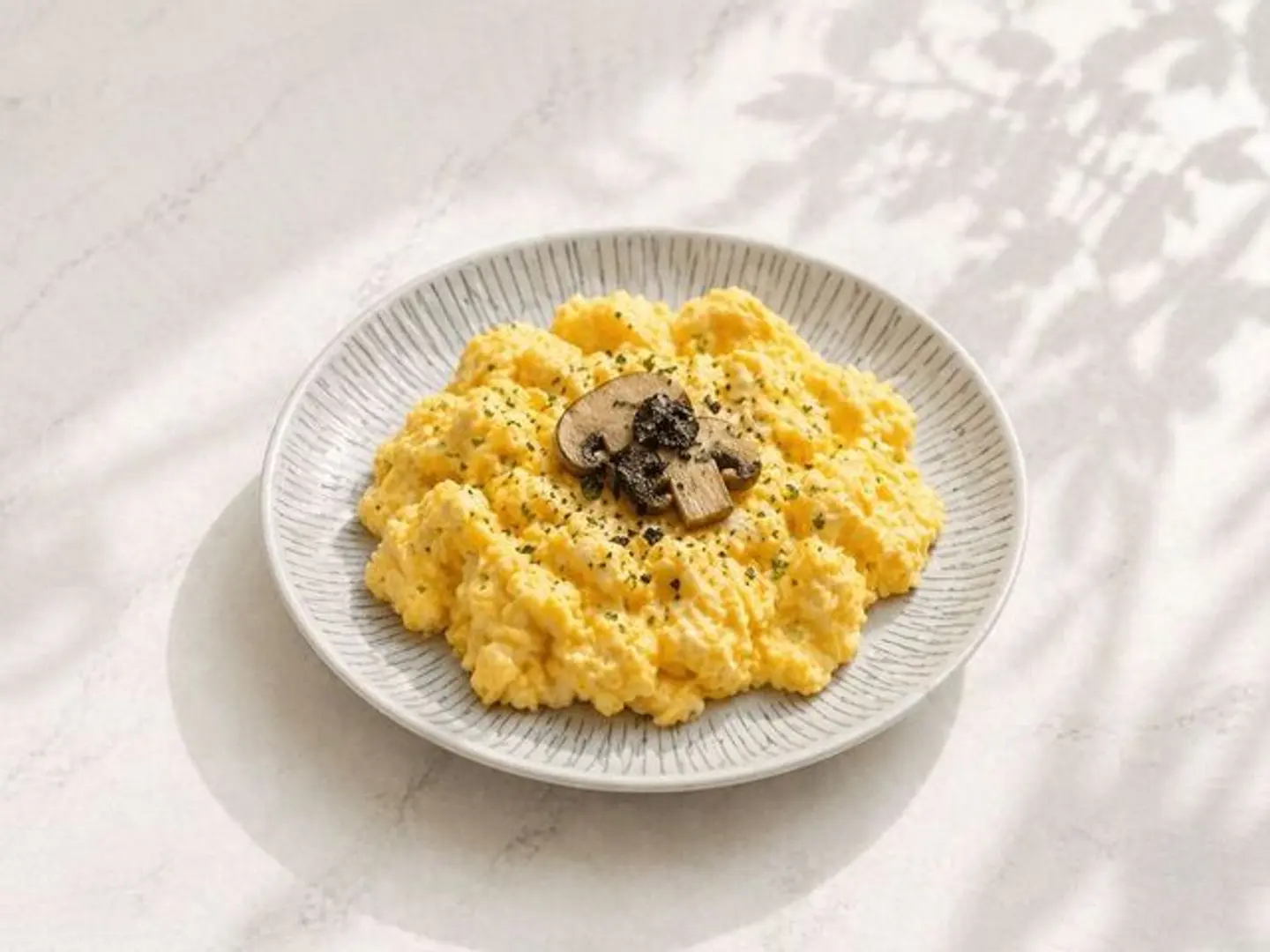 بيض بالمشروم والترافل