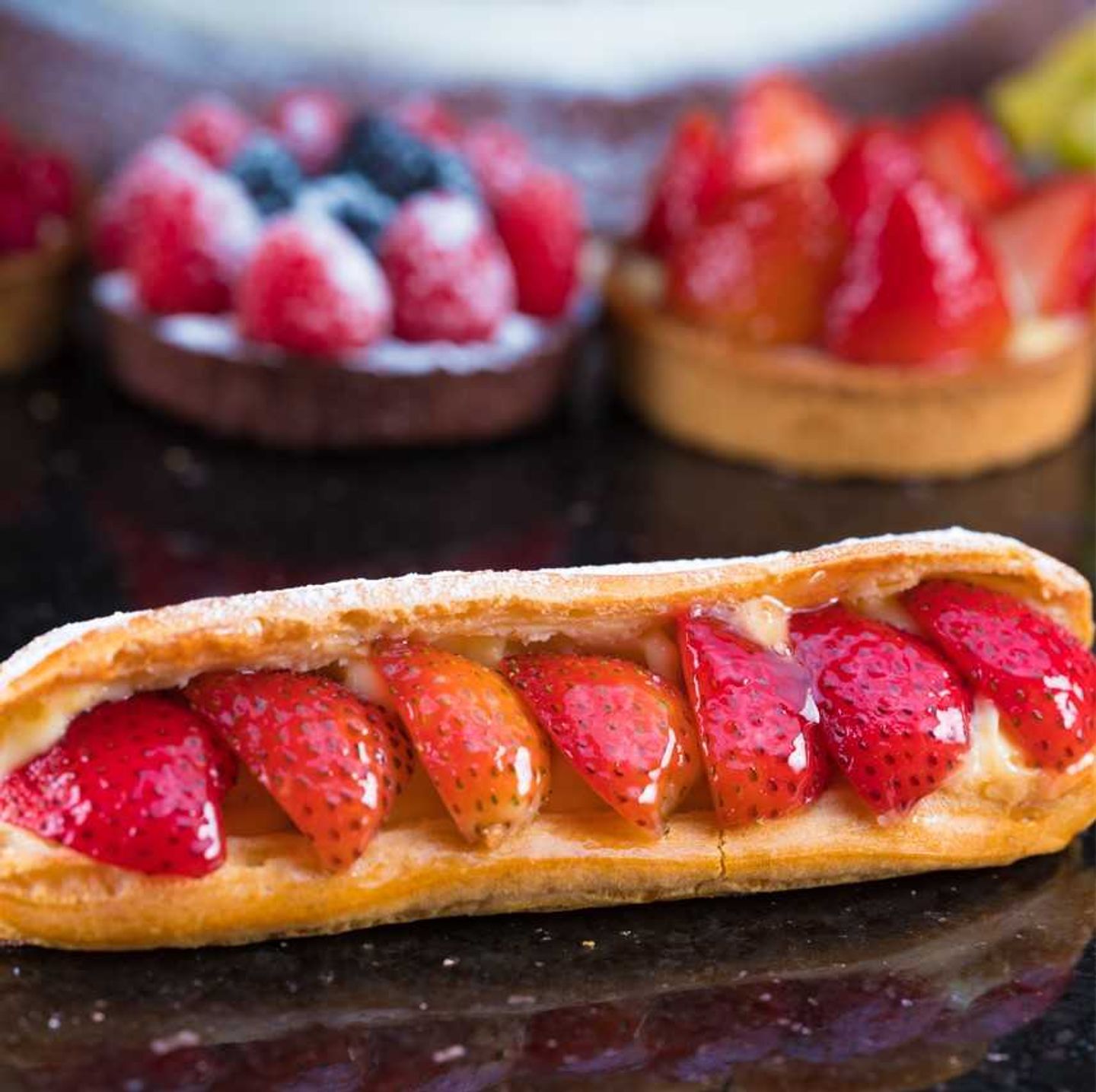 Eclaire Strawberry