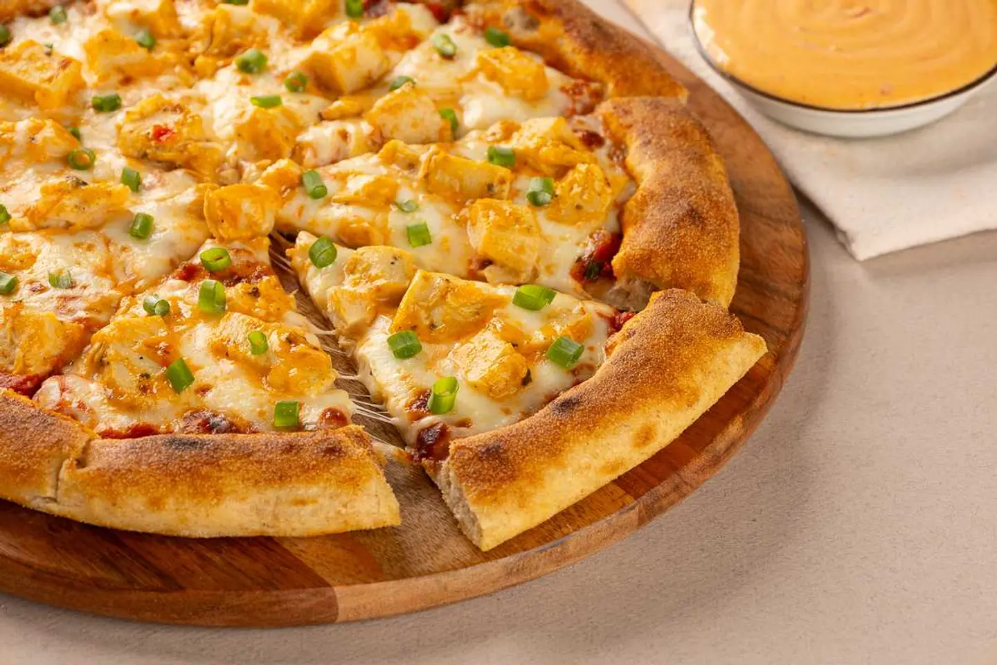 Dynamite Chicken Pizza Large