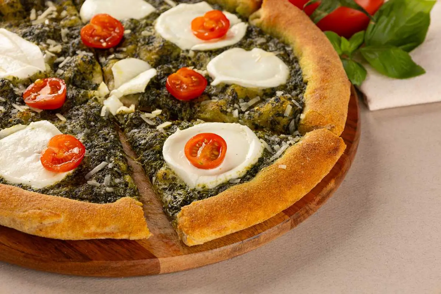 Caprese Pesto Pizza Medium