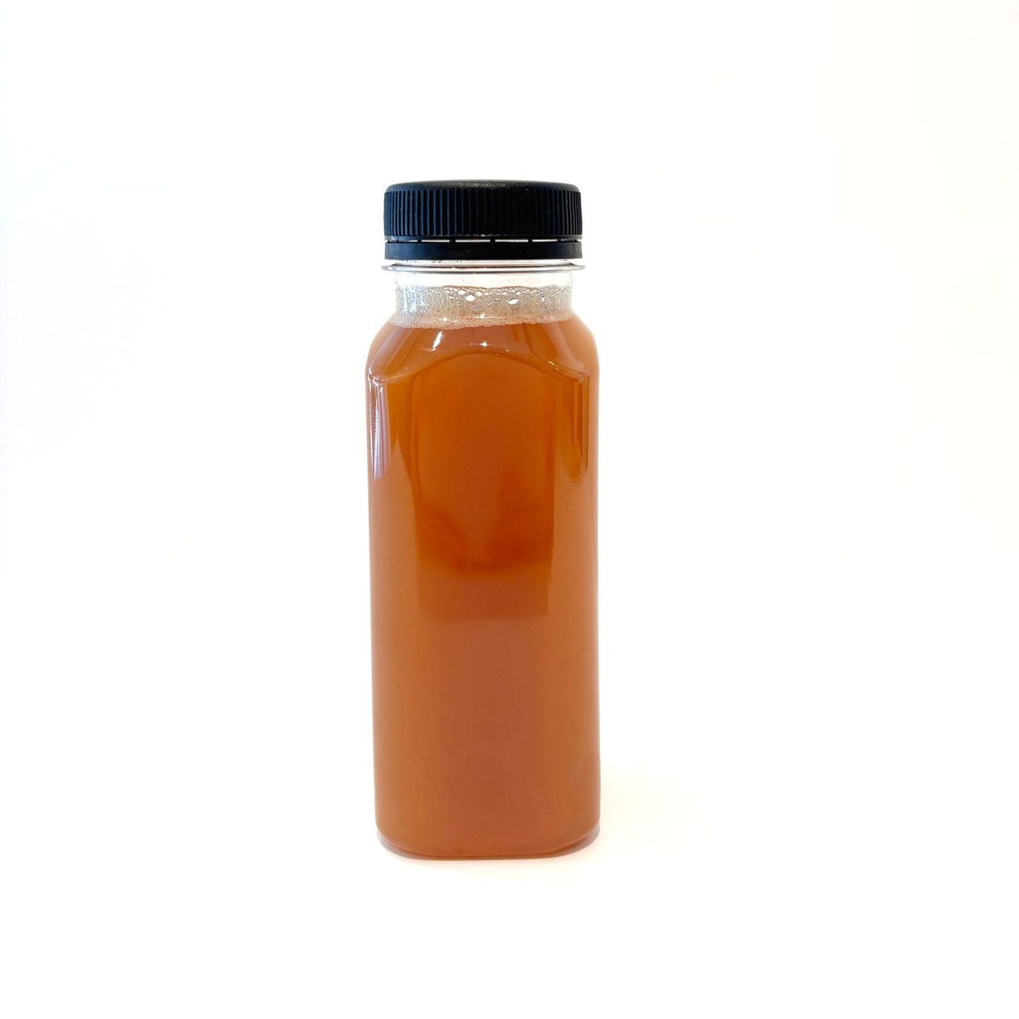 عصير تفاح أخضر معصور على البارد