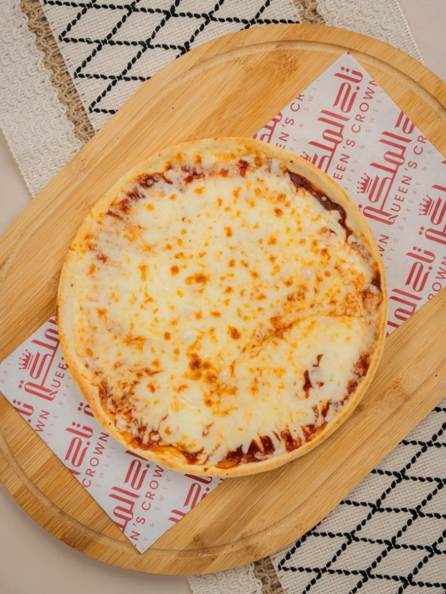 بيتزا جبن كبير