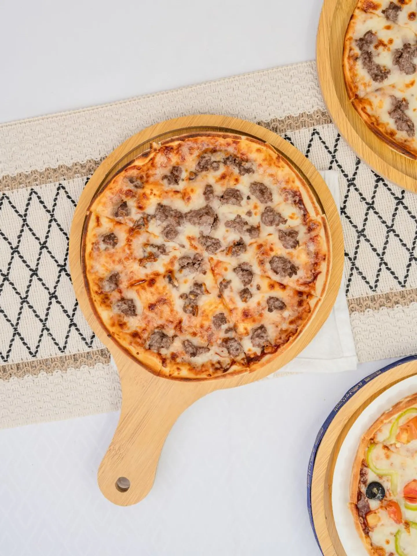 بيتزا لحم كبير