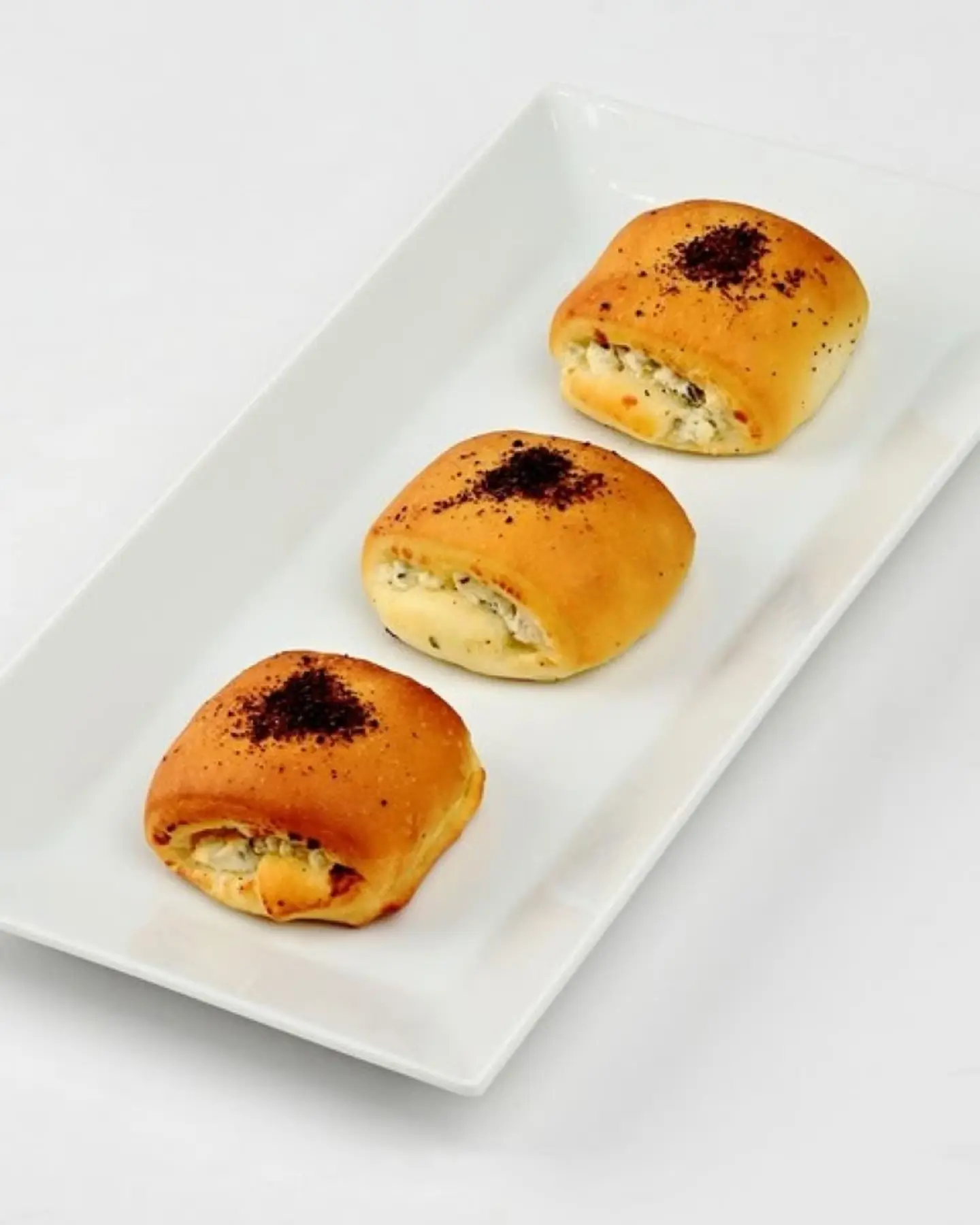 Soft Bread With Labneh And Olives 2742