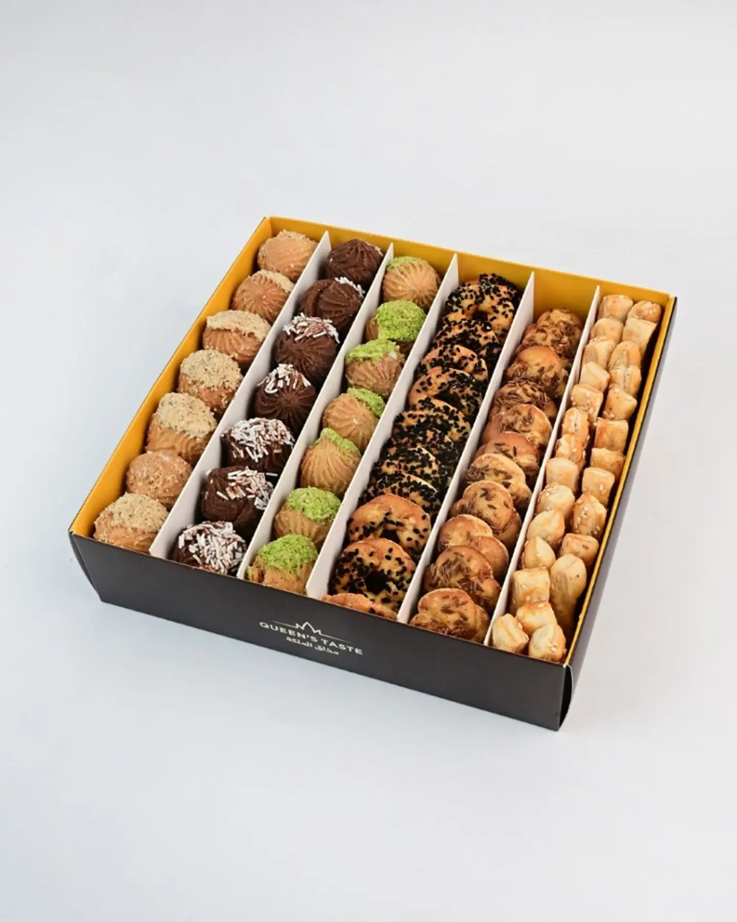 Sweet And Salty Petit Four Box 1000 Gm 3943