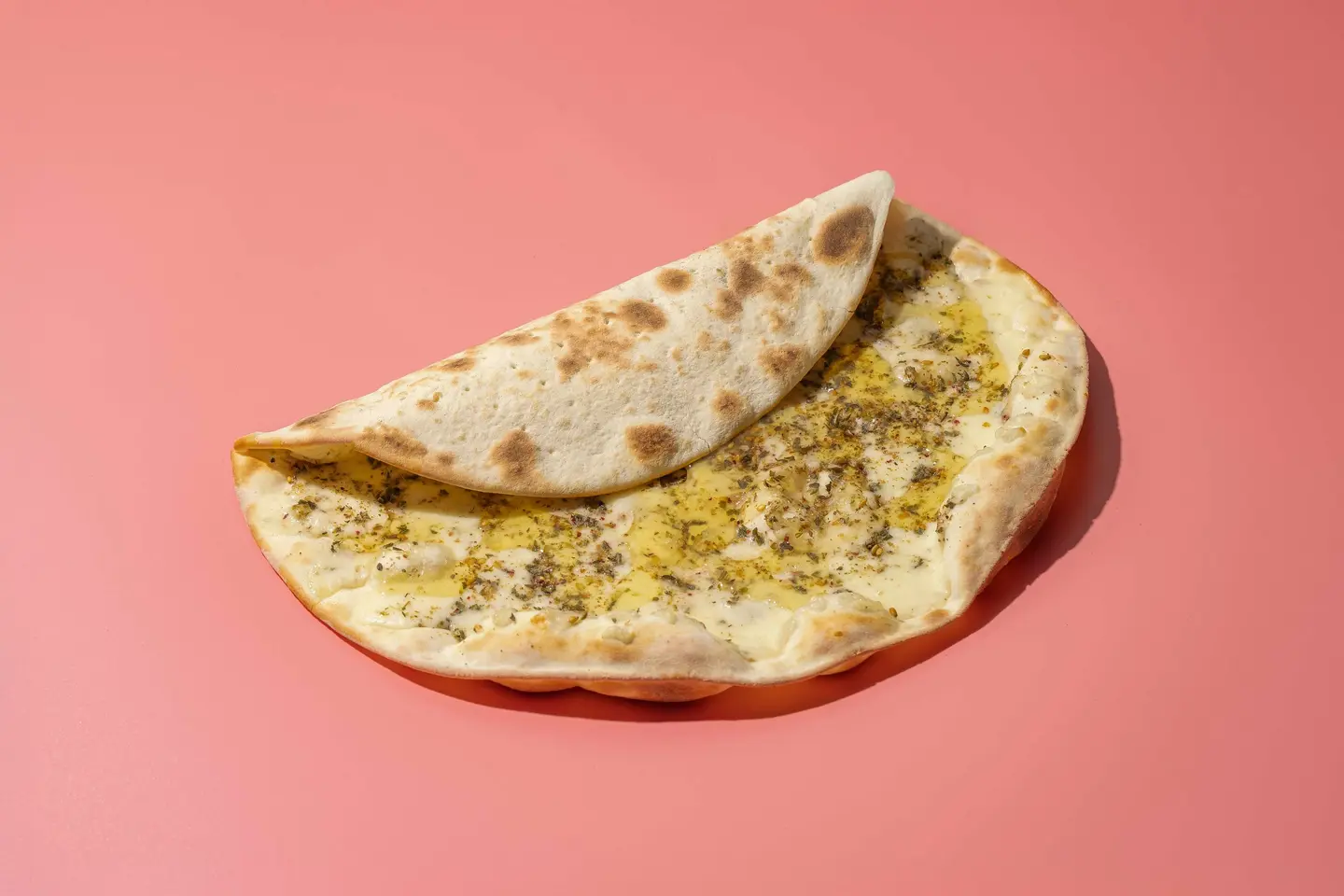 عكاوي وزعتر وعسل