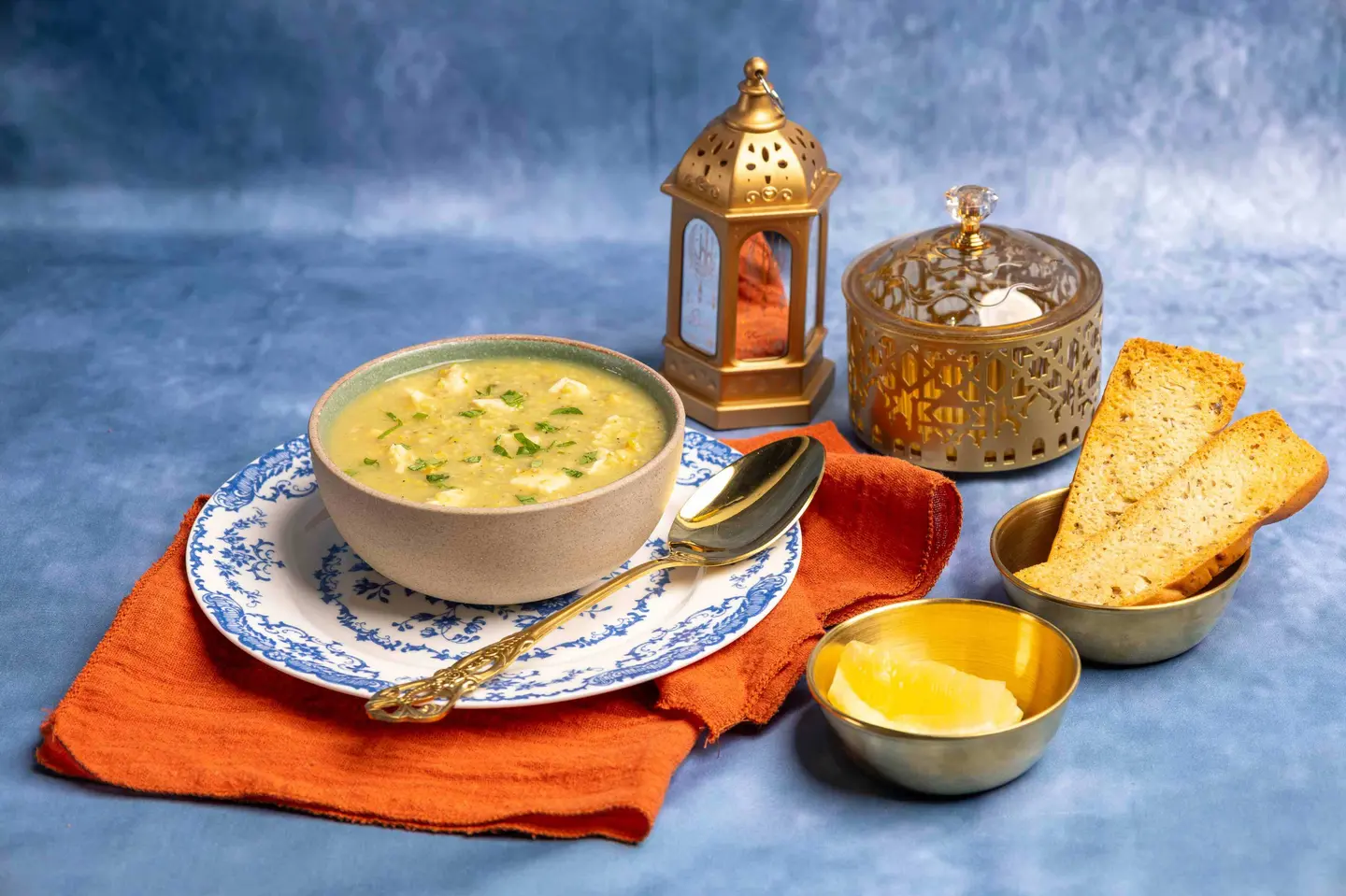 شوربة دجاج مع الفريكة