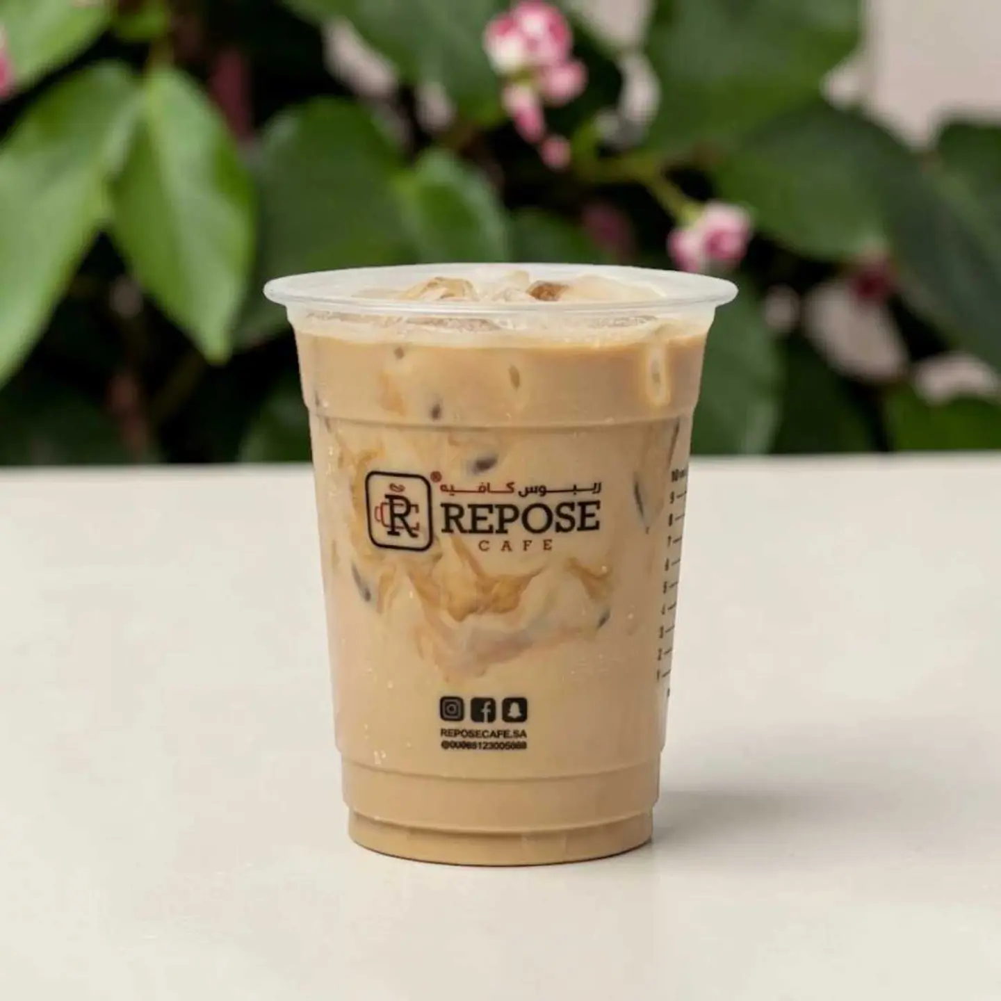 موكا بيضاء مثلجة ومخفوقة