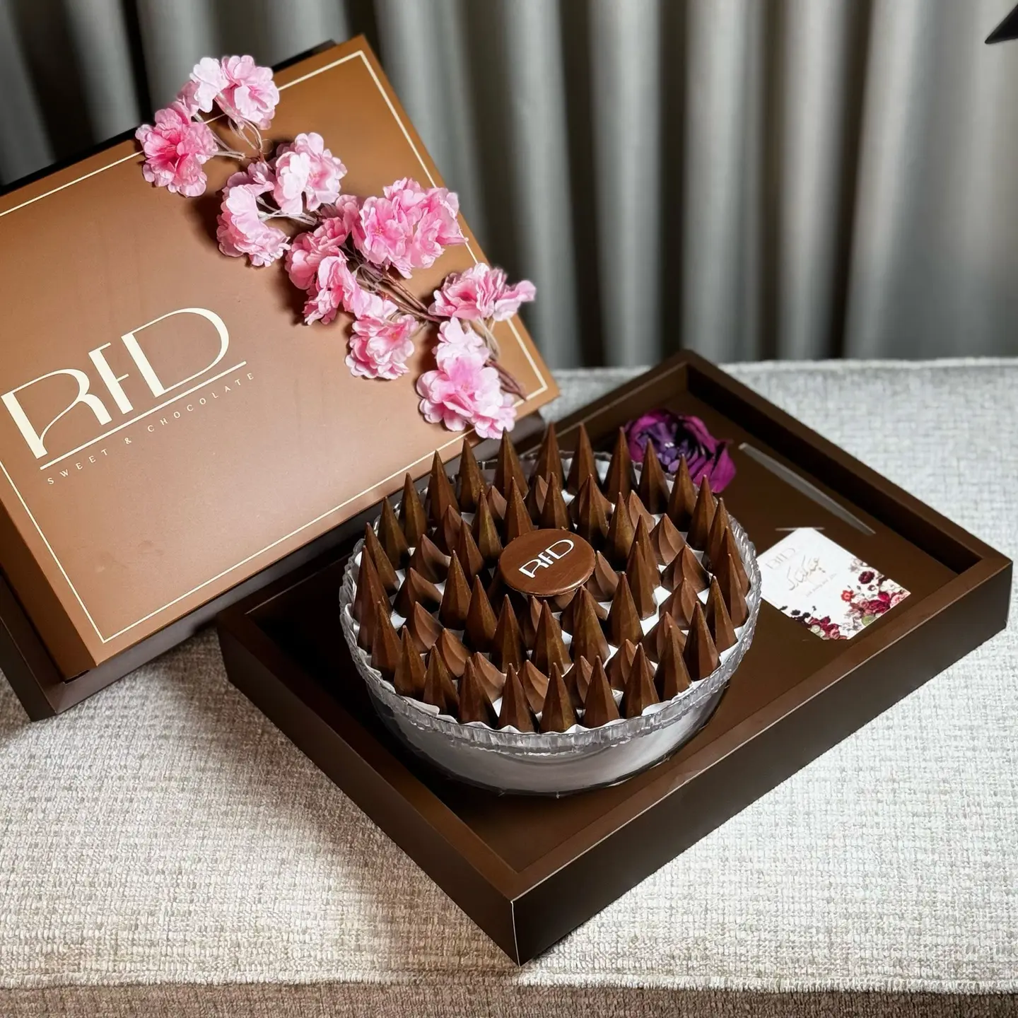 Luxury Eid Vase Belgian Chocolate Mix Pyramid