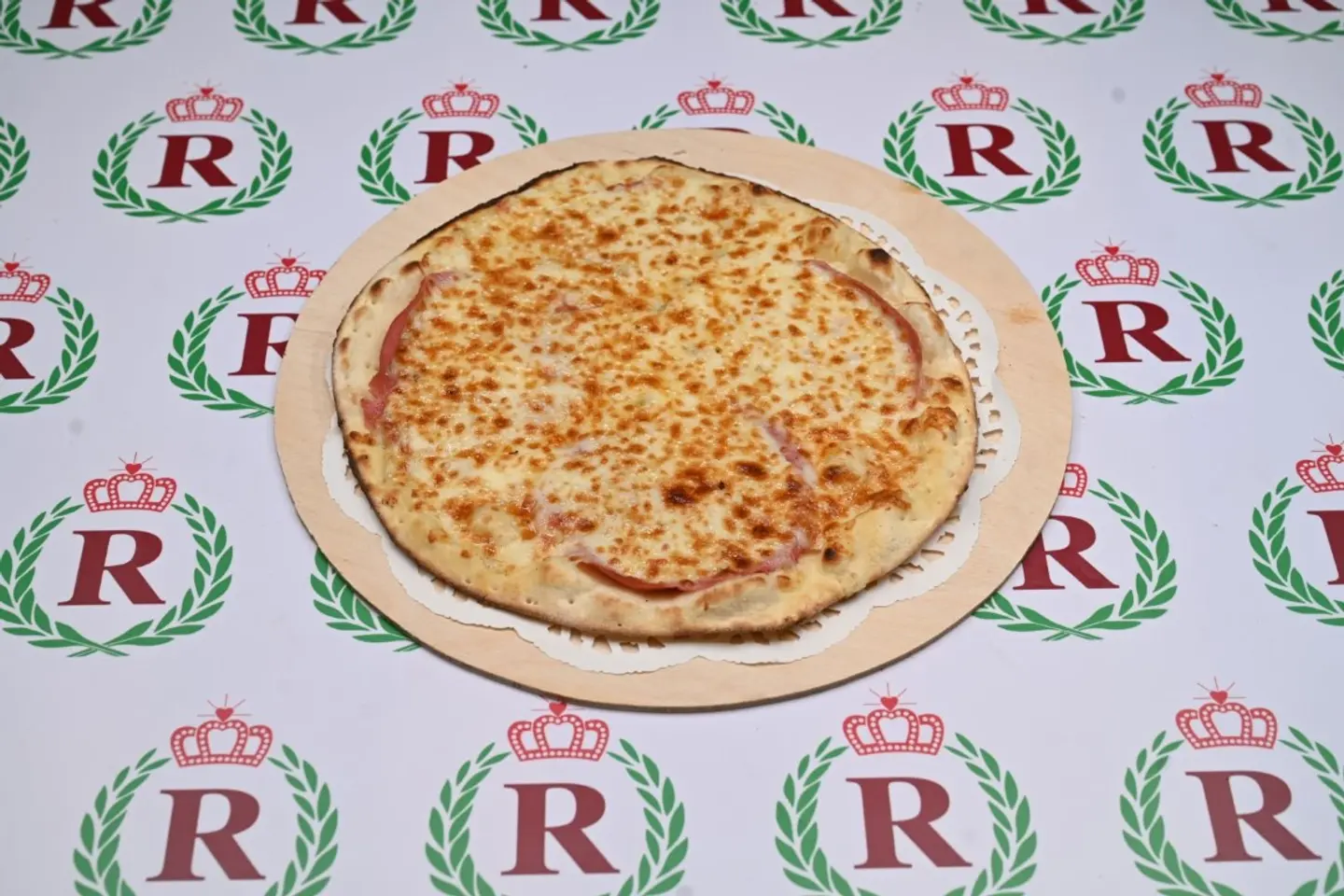 مناقيش جبن مع مرتديلا