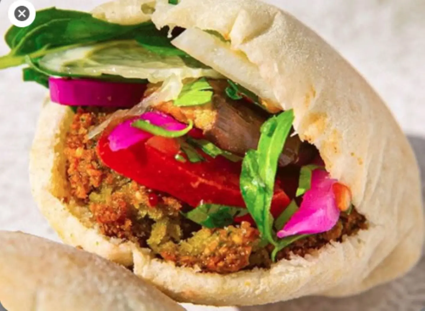 ساندوتش فلافل مع باذنجان