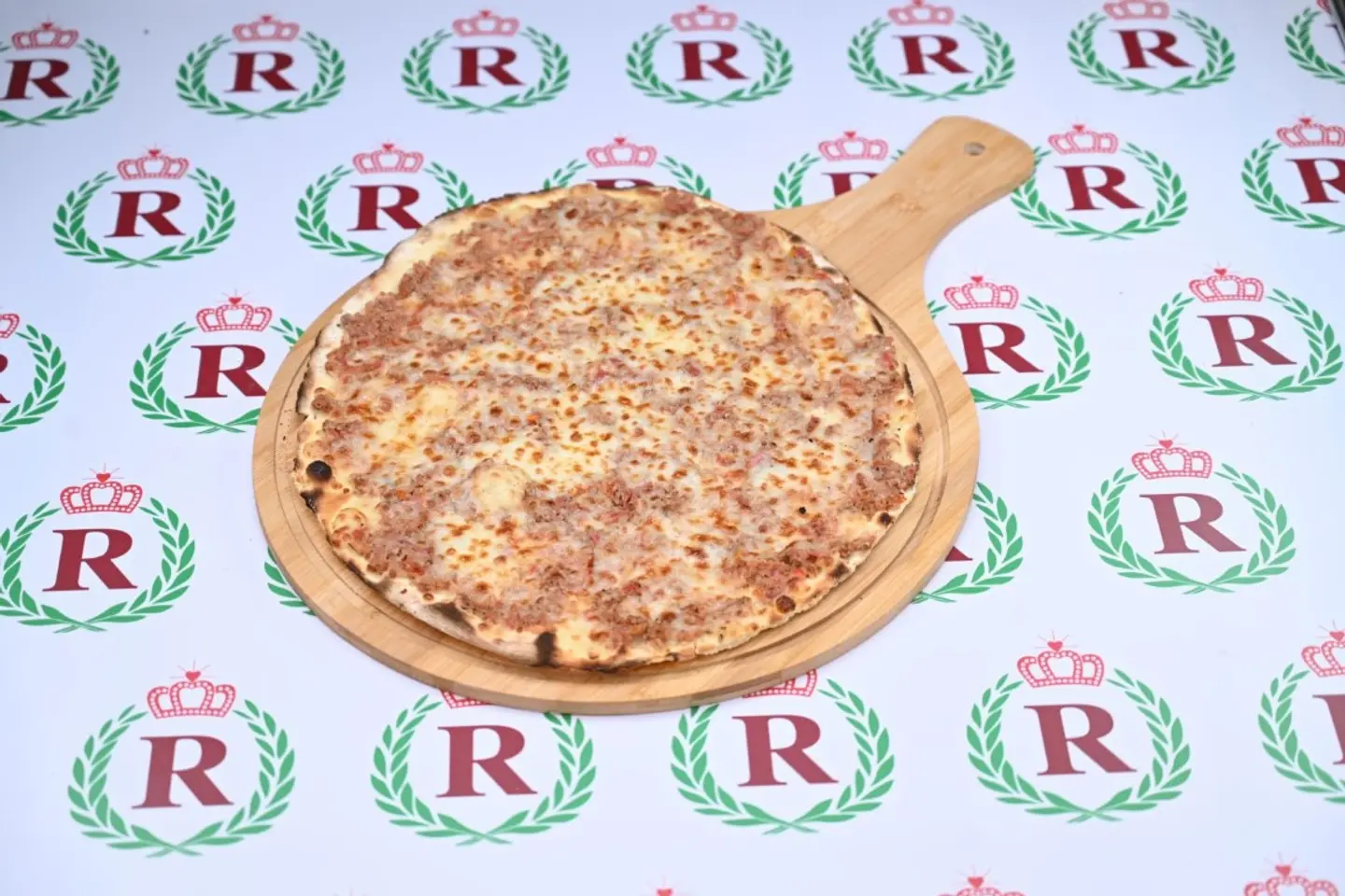 مناقيش جبن مع لحم