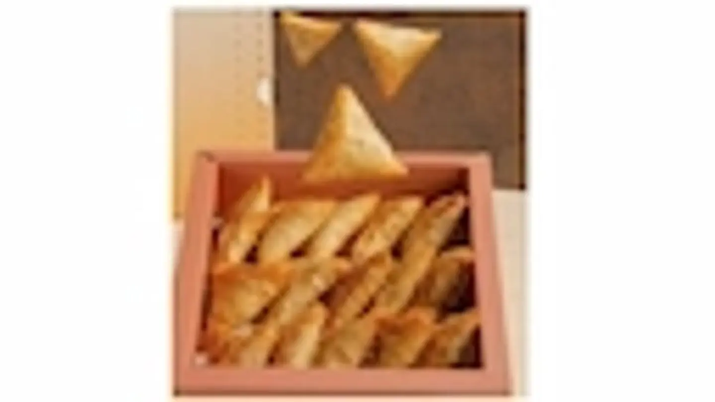 Meat Samosa Box 33 Pieces
