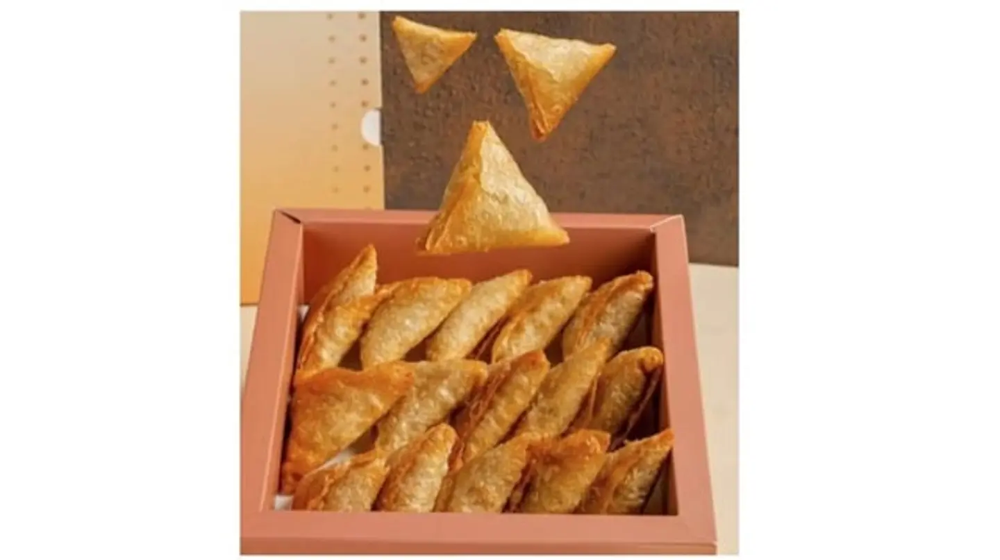 Meat Samosa Box 16 Pieces