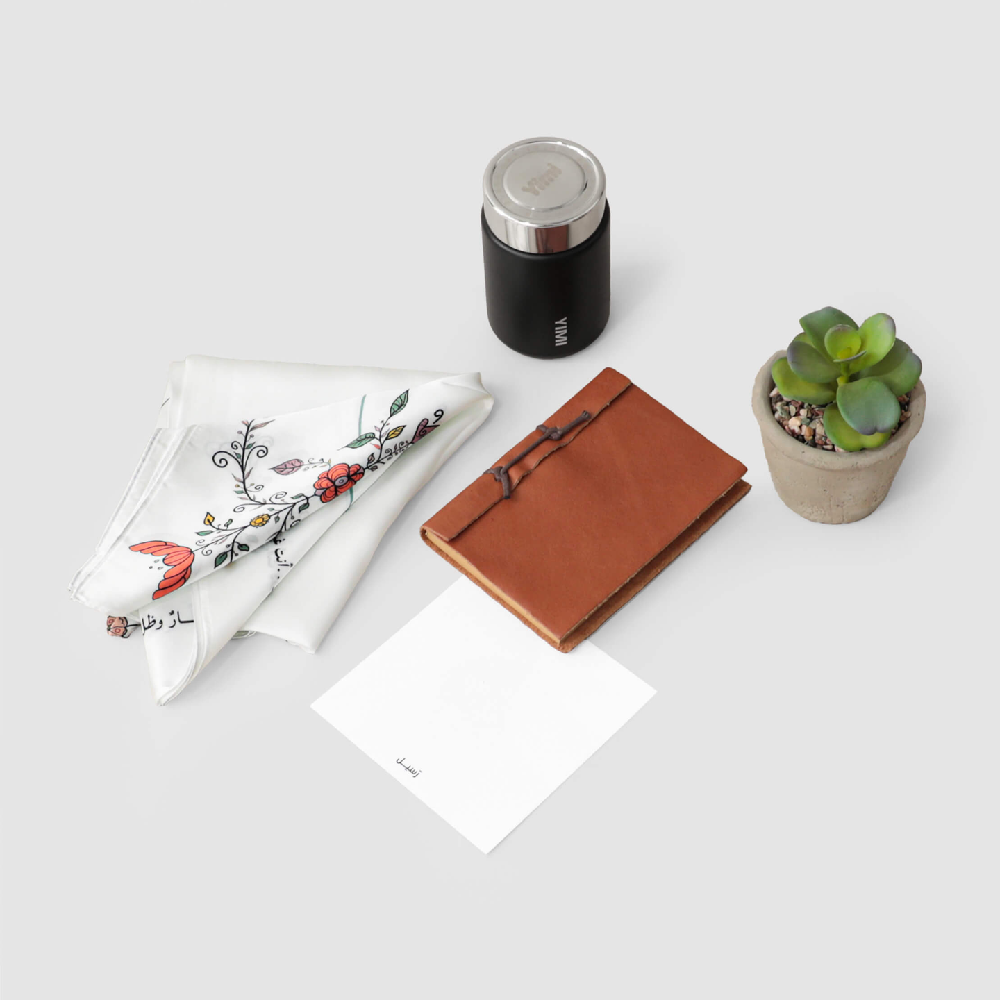 هدية وشاح وكوب حافظ للحرارة