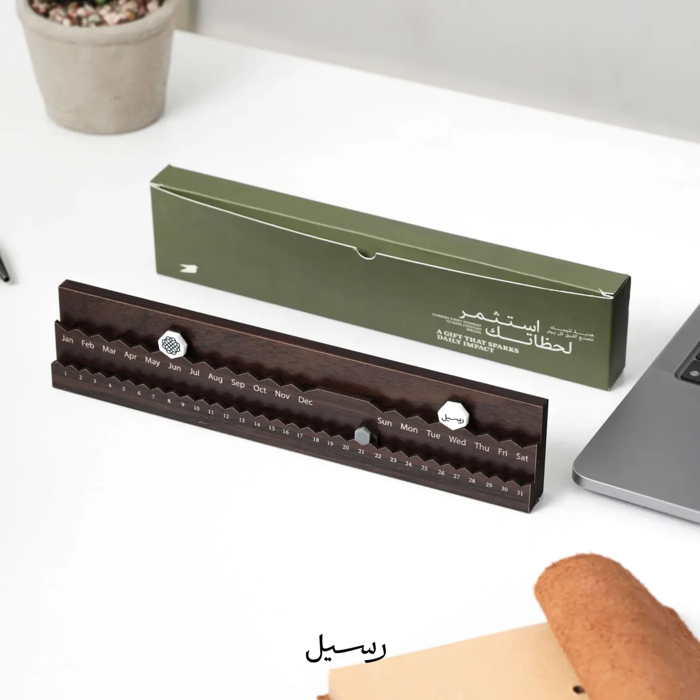 تقويم خشبي قابل للتخصيص