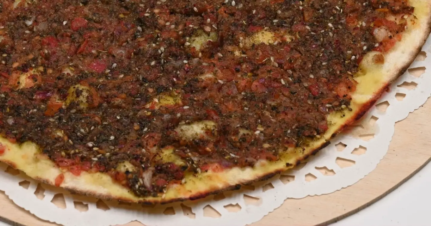 Zaatar Manakish With Tomatoes And Onions