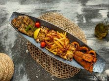 طبق مشكل من المأكولات البحرية