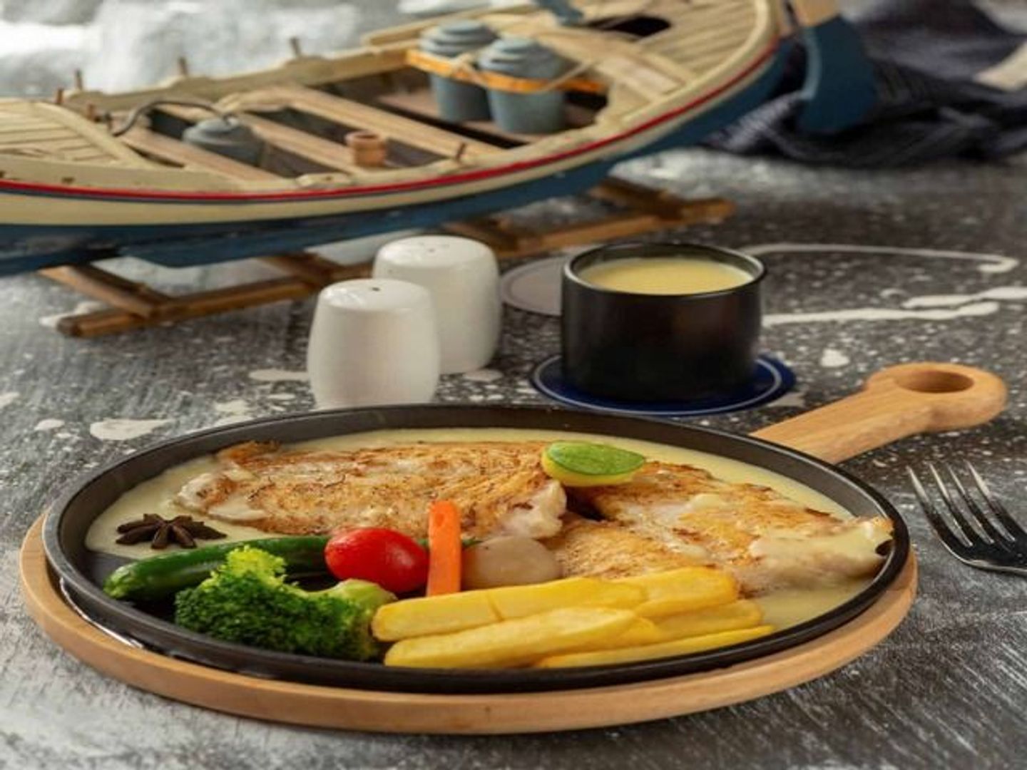 Bait Al Robyan Fish Fillet Grilled Fried