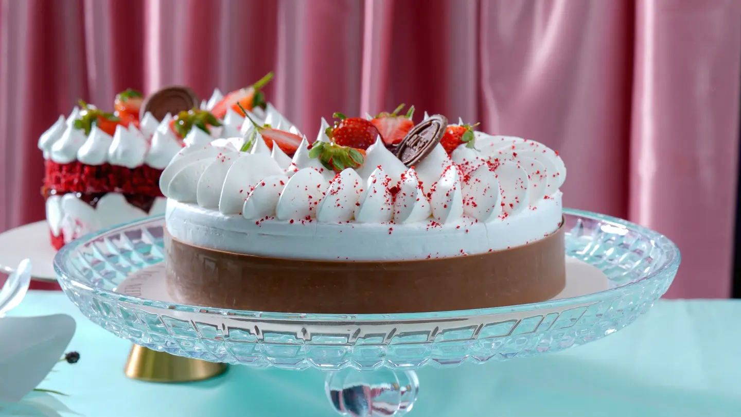 Medium Strawberry Cake