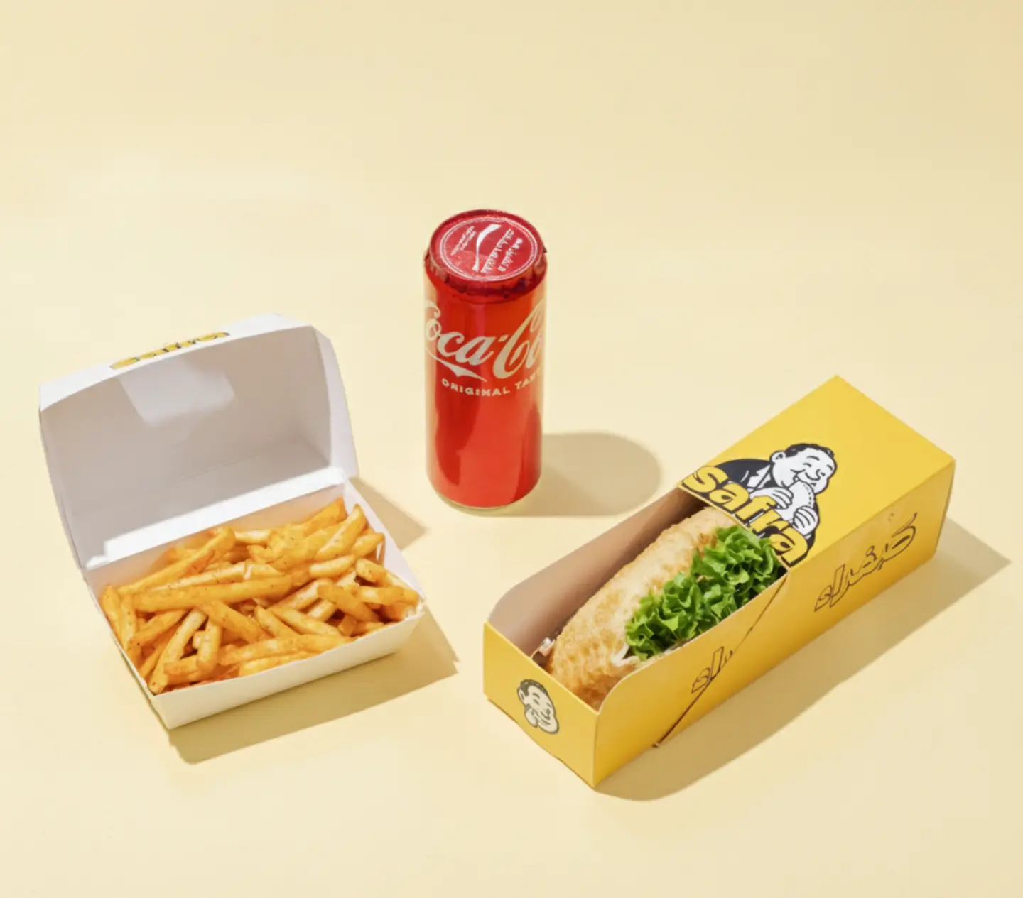 ساندويش مع البطاطس والمشروب