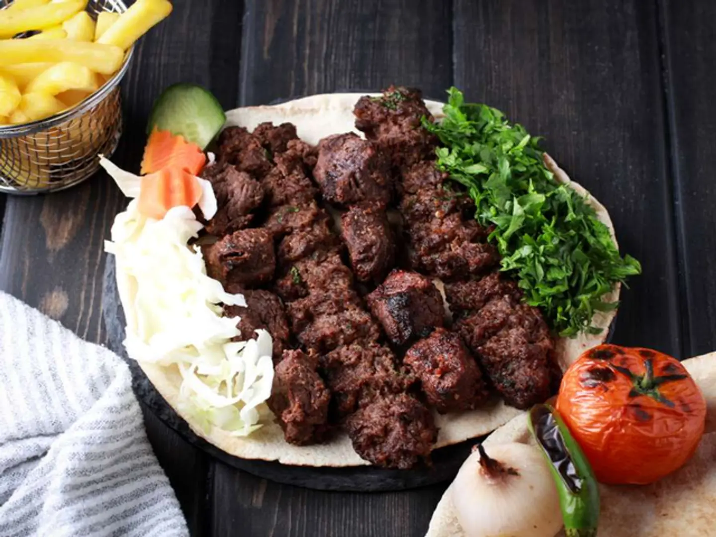 صحن مشكل لحم