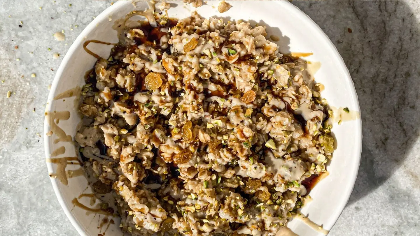 شوفان ساخن بالدبس والطحينة