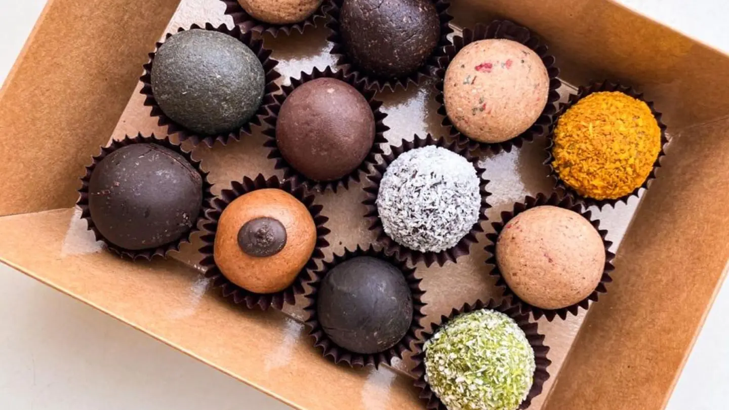 علبة كرات البروتين المشكلة