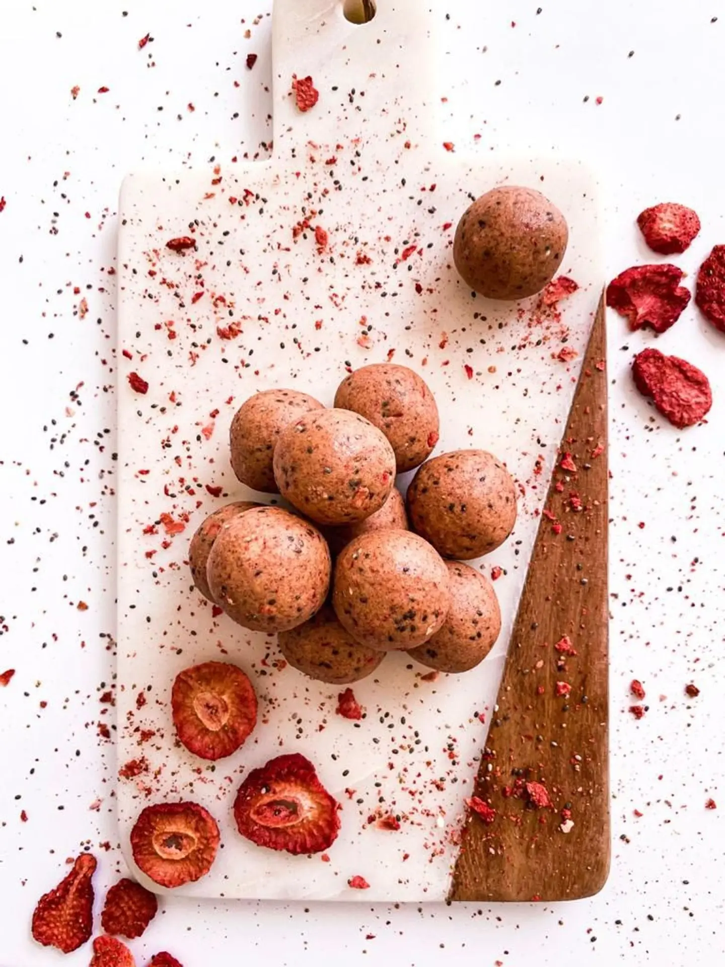 كرة البروتين بالفراولة