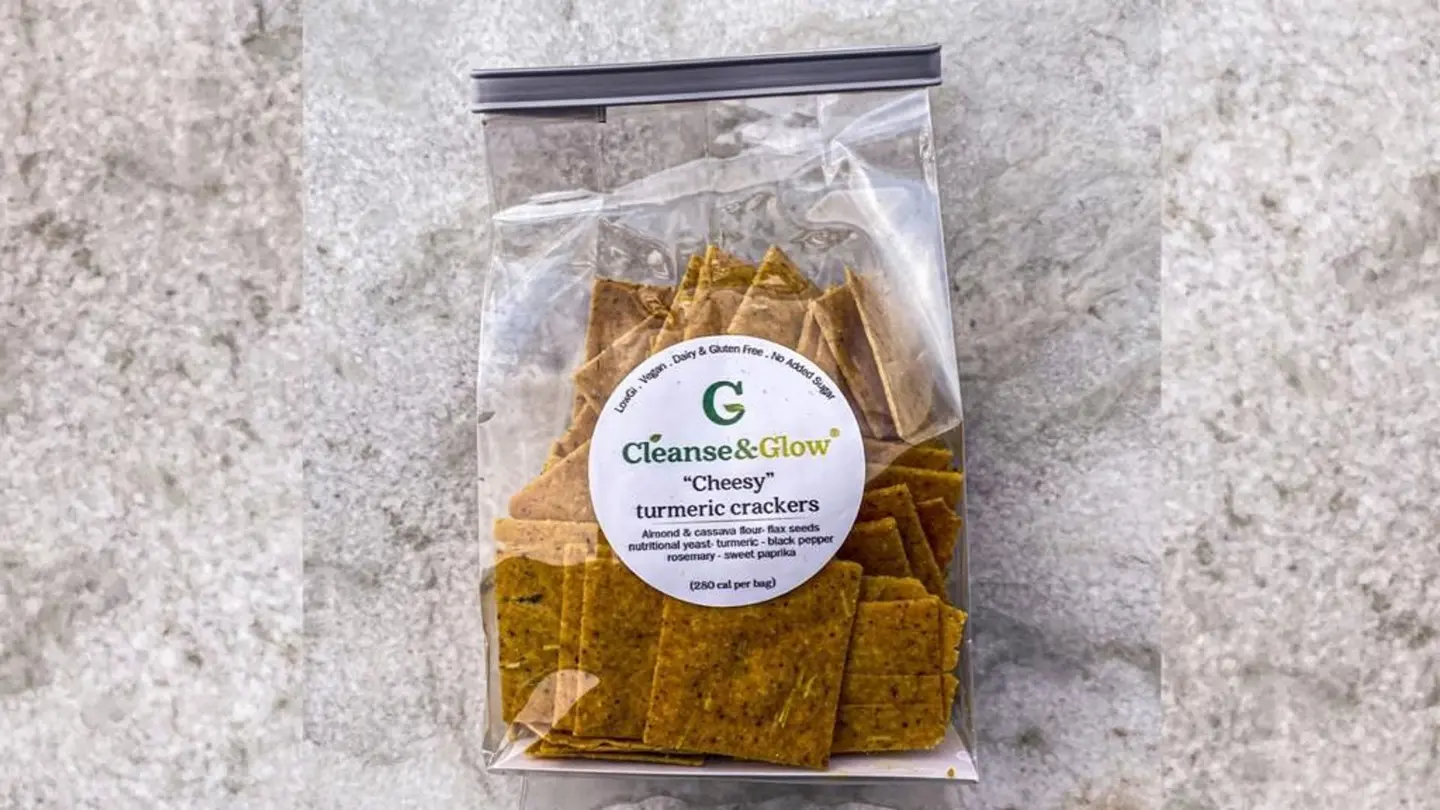 مقرمشات بالكركم و بذور الكتان