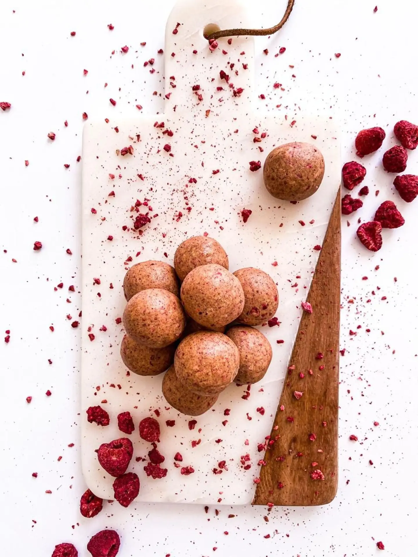 كرة البروتين بالتوت