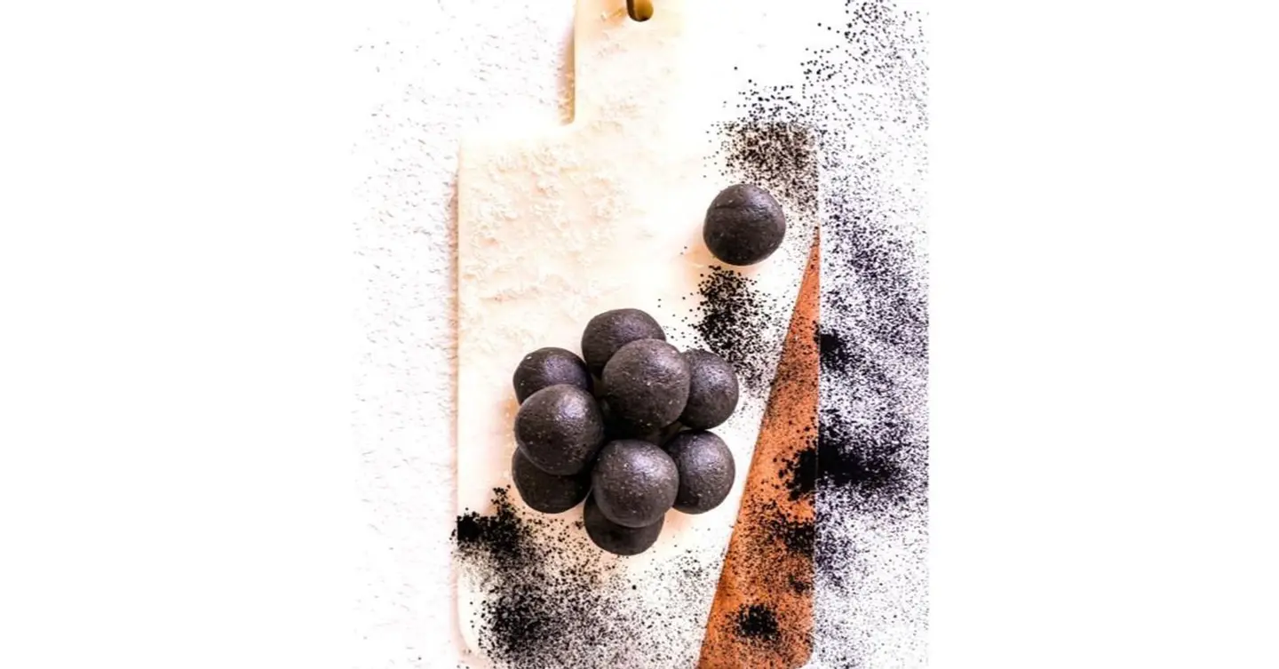 كرة البروتين بالفحم النباتي