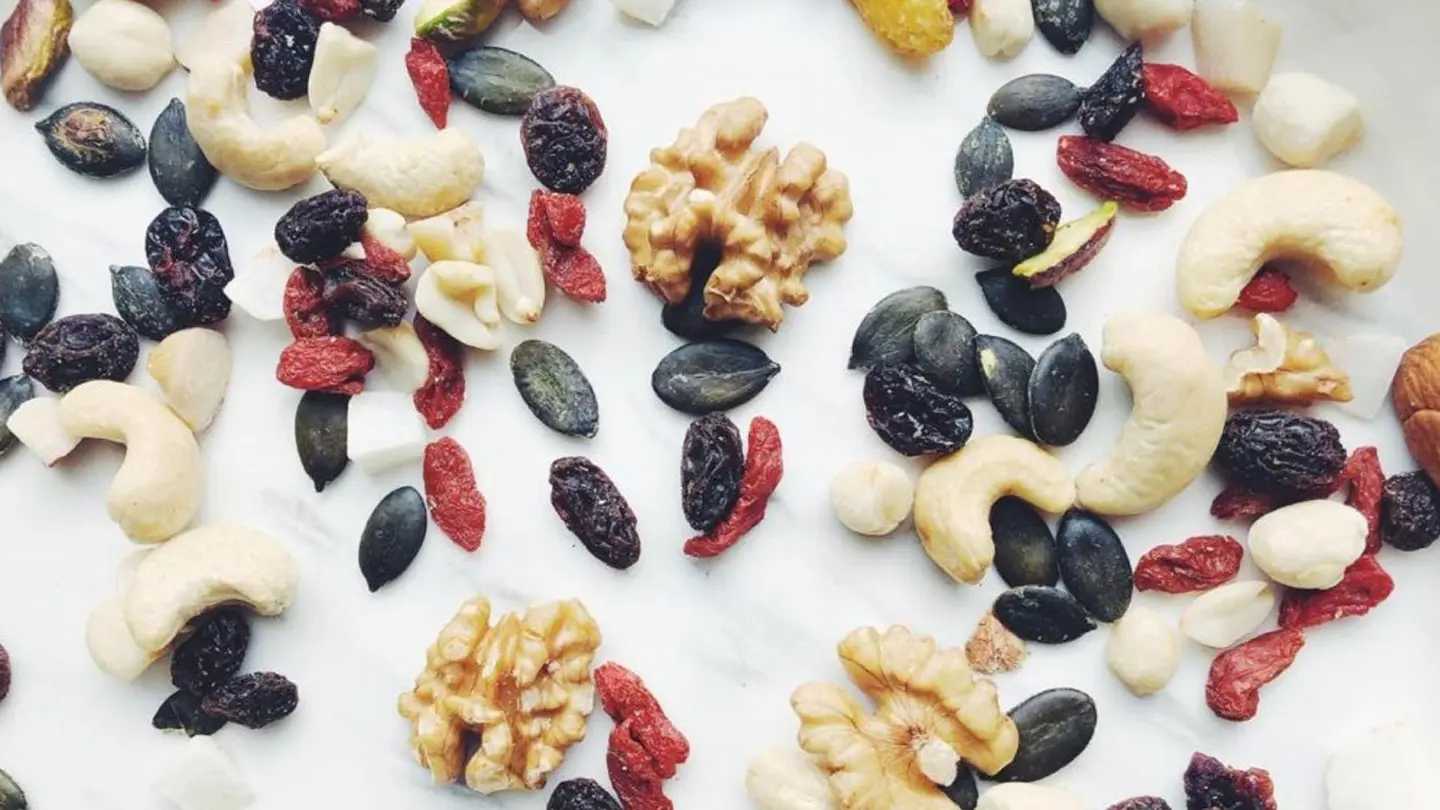 مكسرات مشكلة