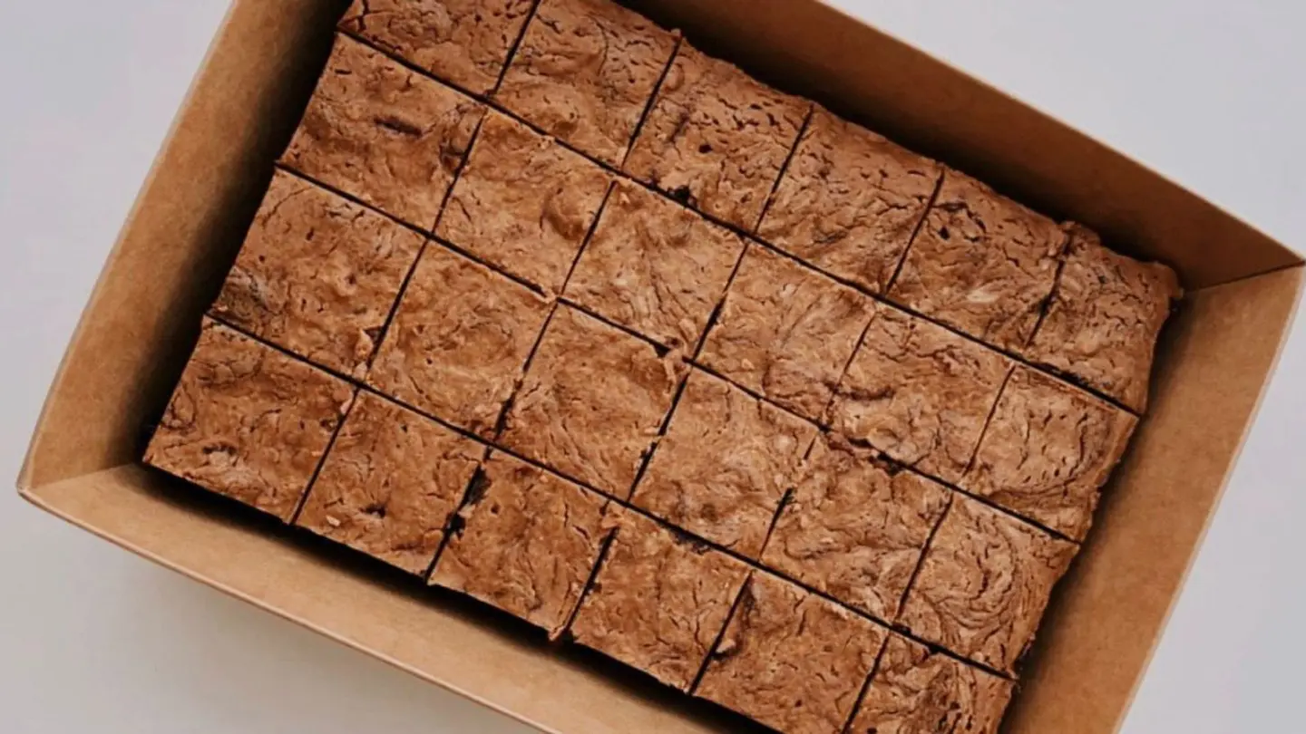 براونيز بالبروتين مع زبدة اللوز بالعلبة