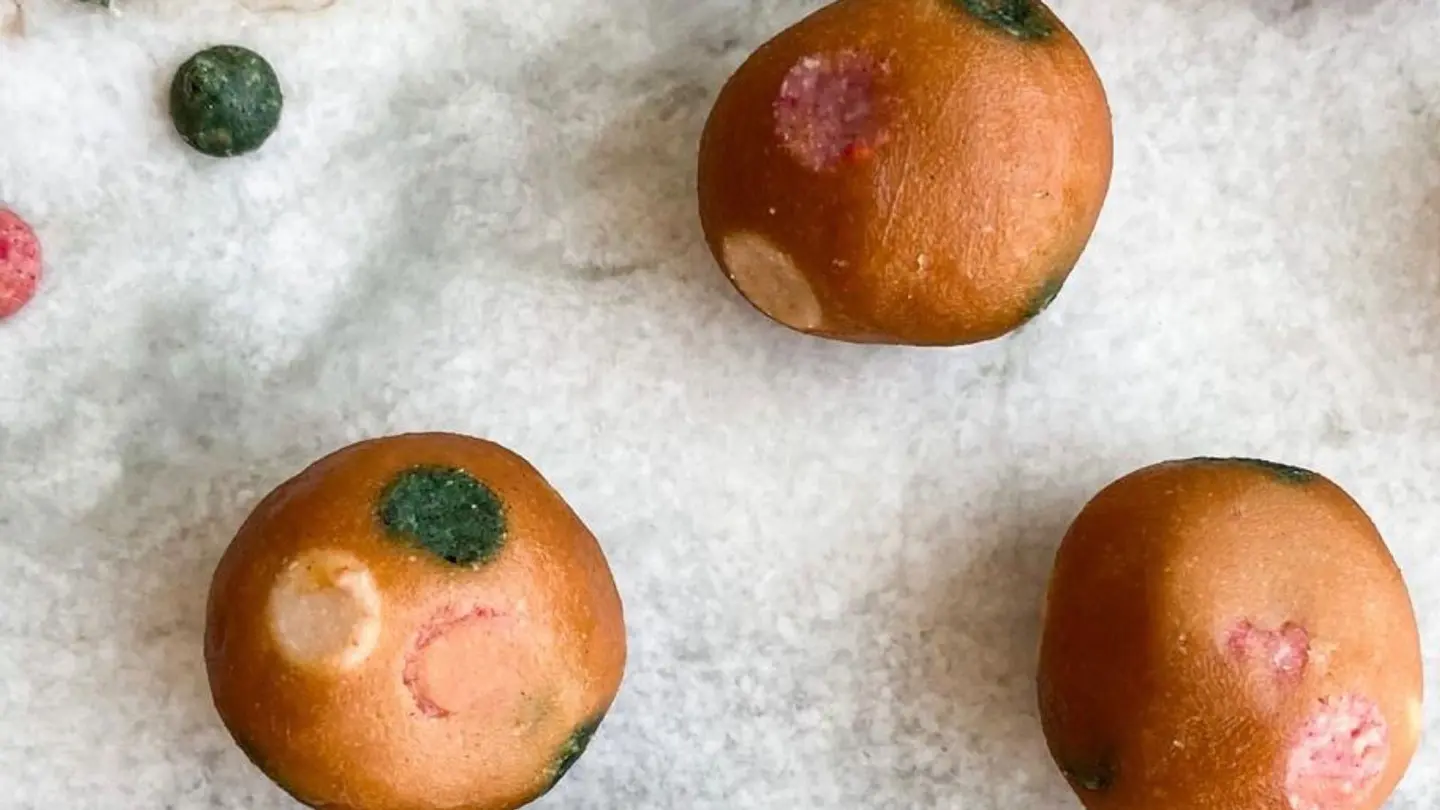 كرة زبدة الفول السوداني بالفنفيتي