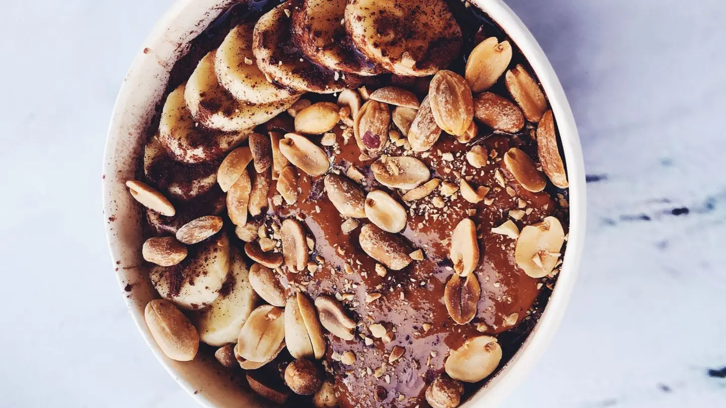 شوفان ساخن بزبدة الفول السوداني