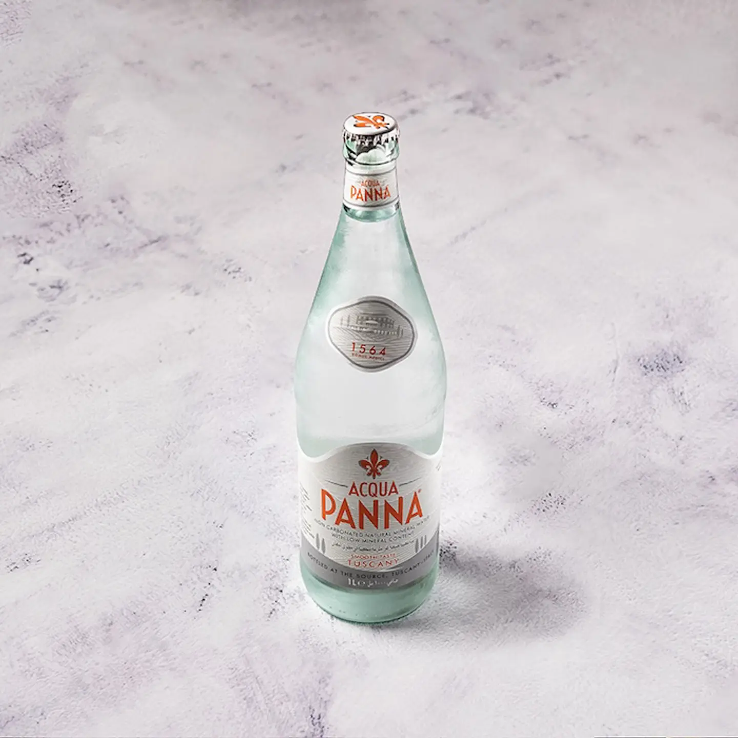 مياه معدنية مستوردة صغيرة