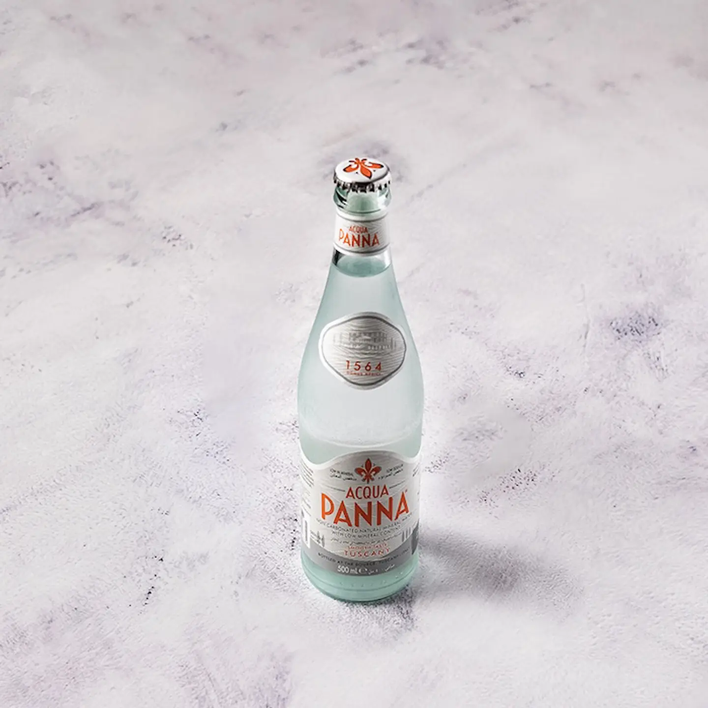 مياه معدنية مستوردة كبيرة