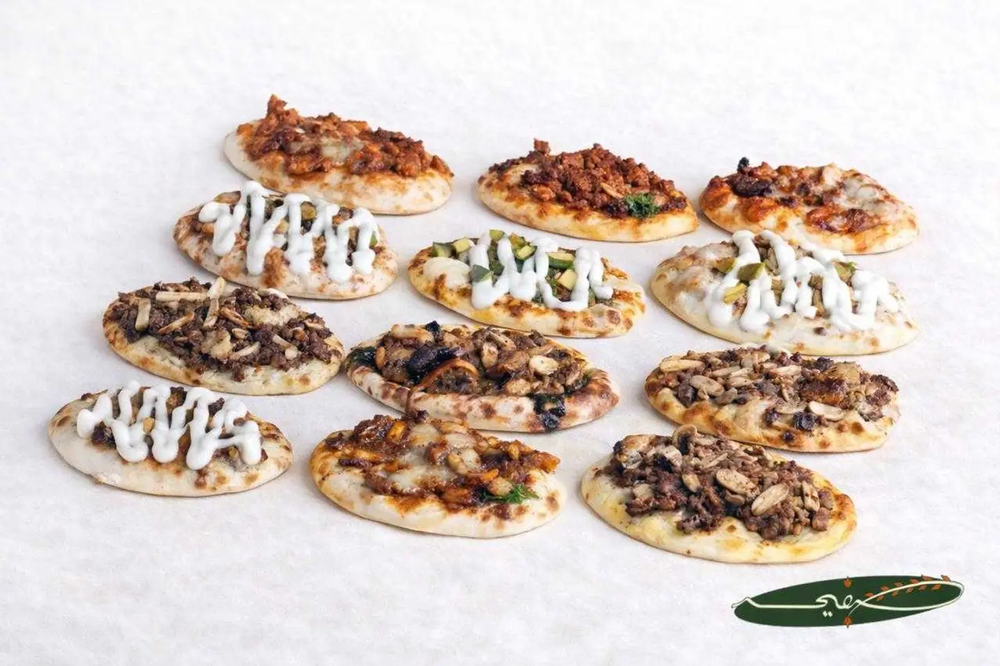 بوكس فطائر ميني دجاج /لحم (12) قطعة