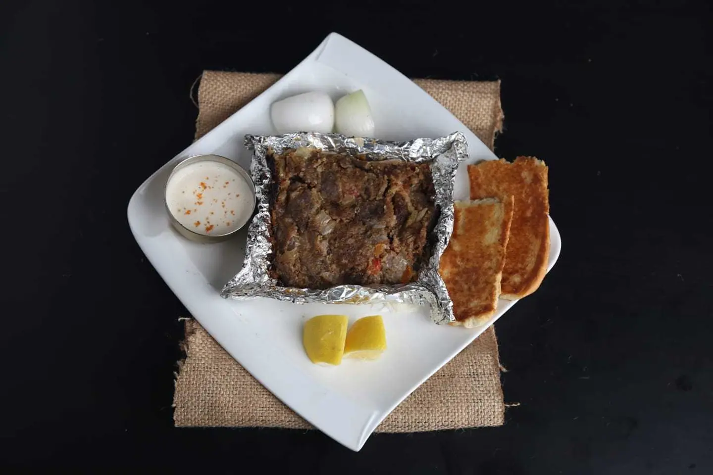 مدفون لحم كبير جبنة