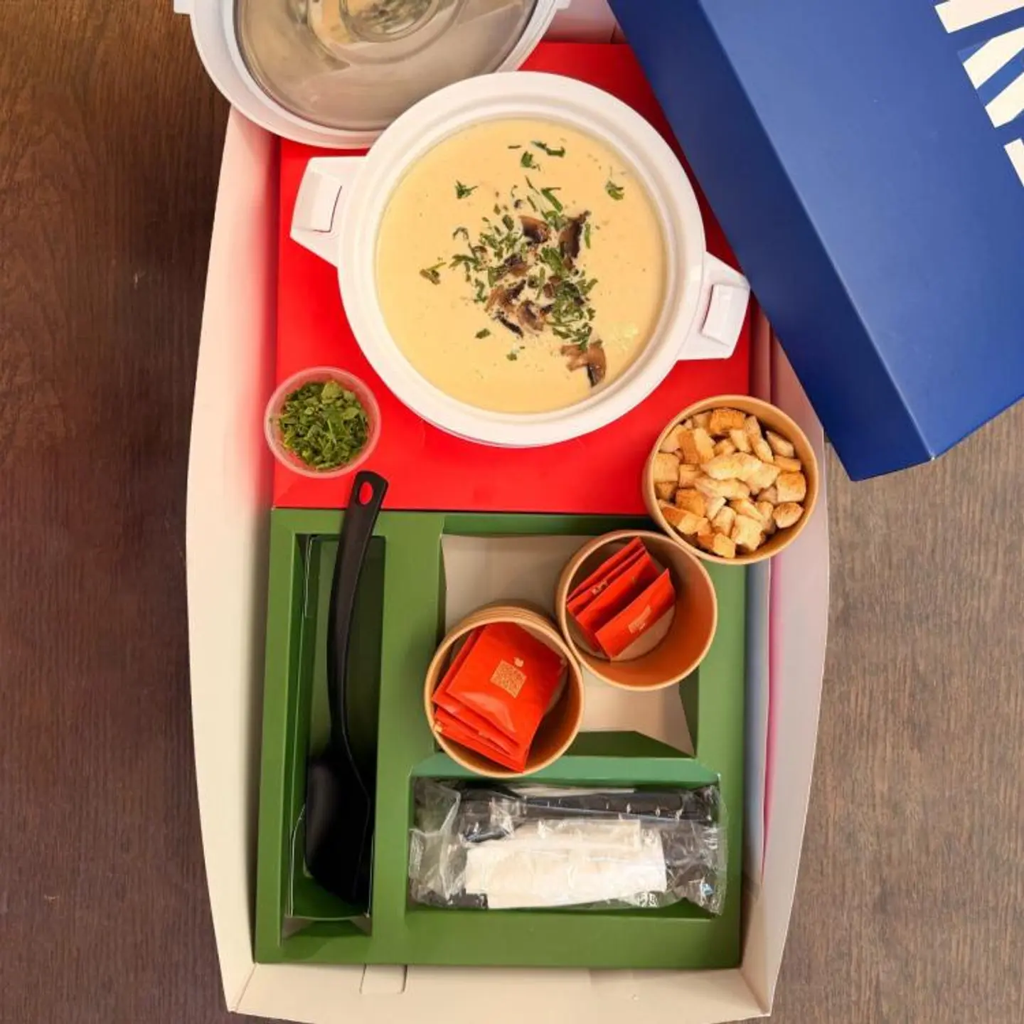 Soup Container For Gatherings And Parties