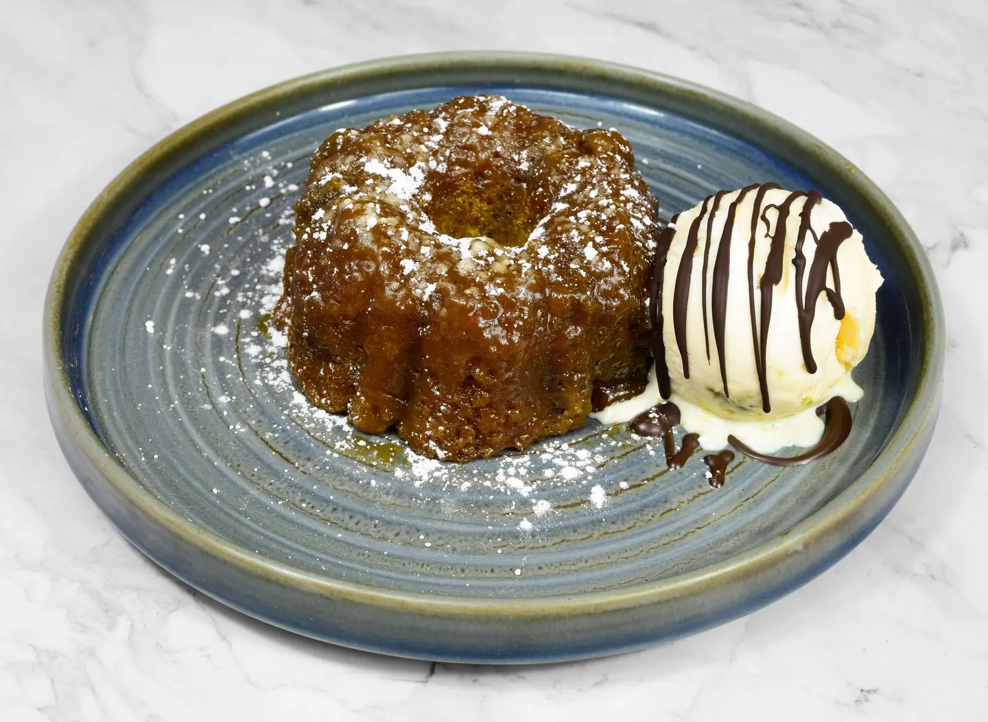 Molten Dates Cake